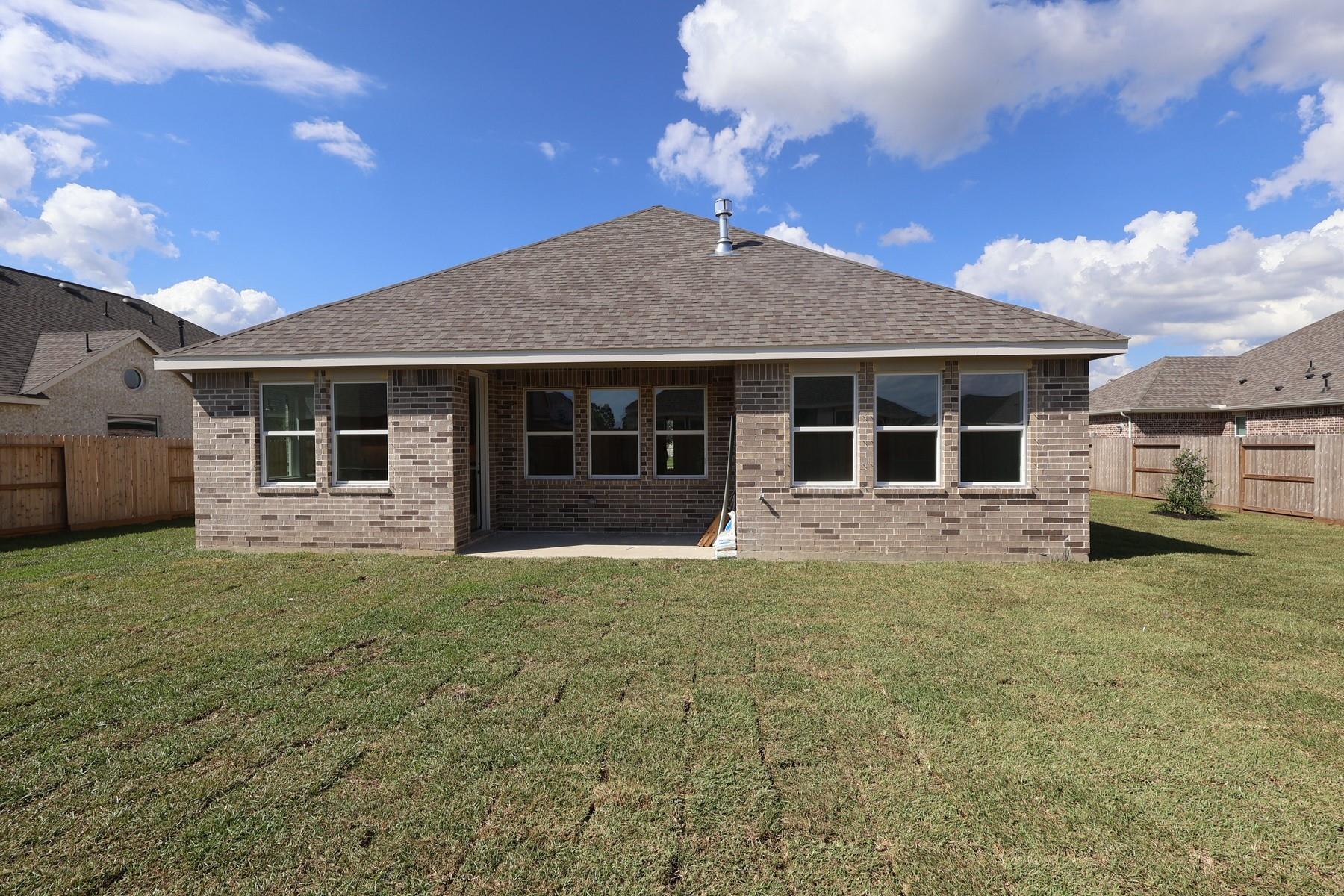 12106 Upper Meadows Avenue, Mont Belvieu Tx 77535 Property Photo 8