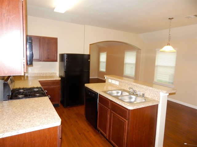 19146 Sandelford Drive Property Photo 4