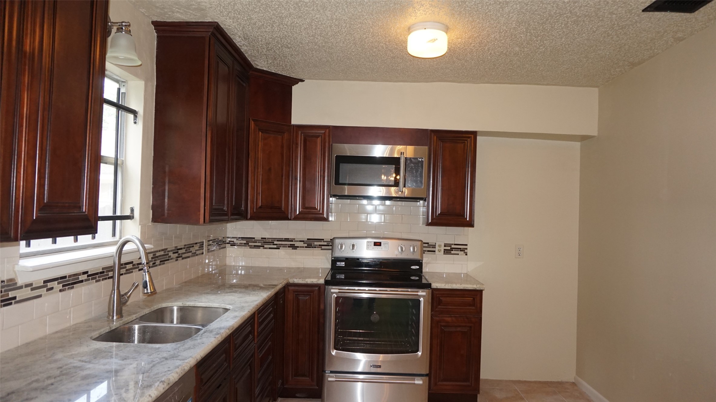 9217 Carousel Lane Property Photo 7
