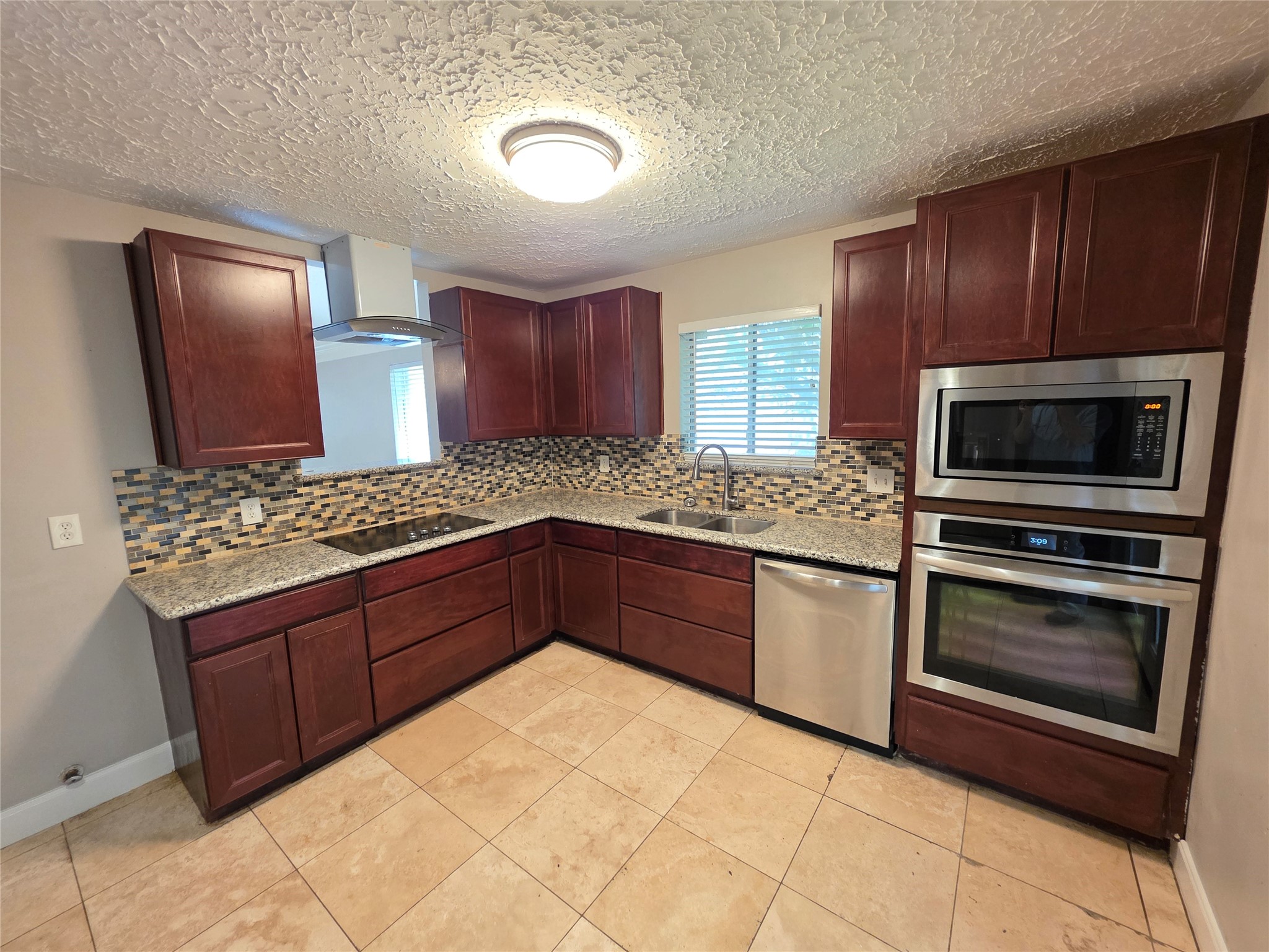 22543 Market Square Lane Property Photo 8