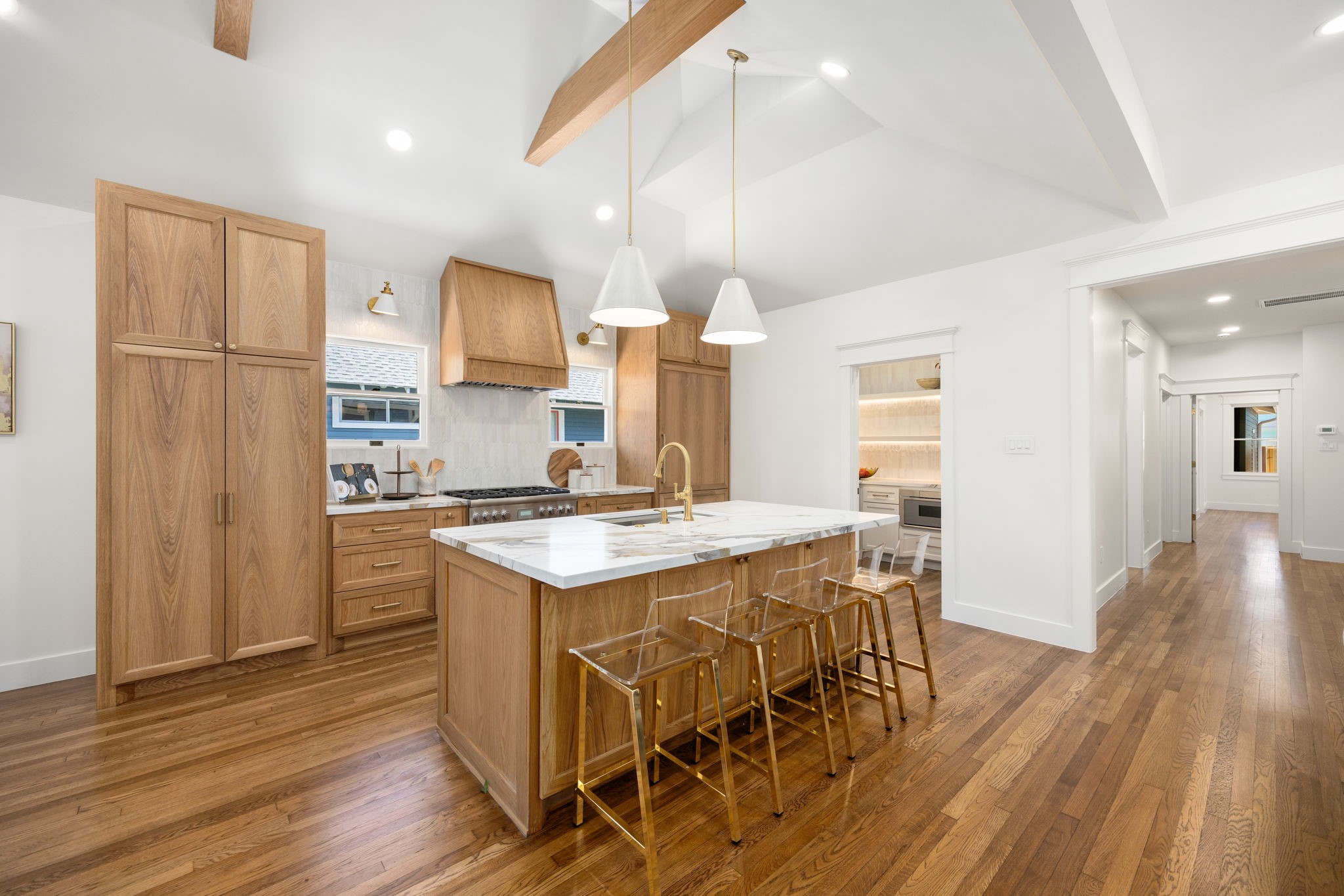 1528 Cortlandt Street Property Photo 2