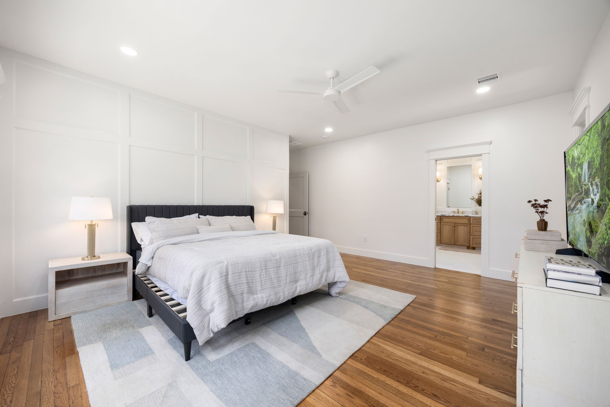 1528 Cortlandt Street Property Photo 4
