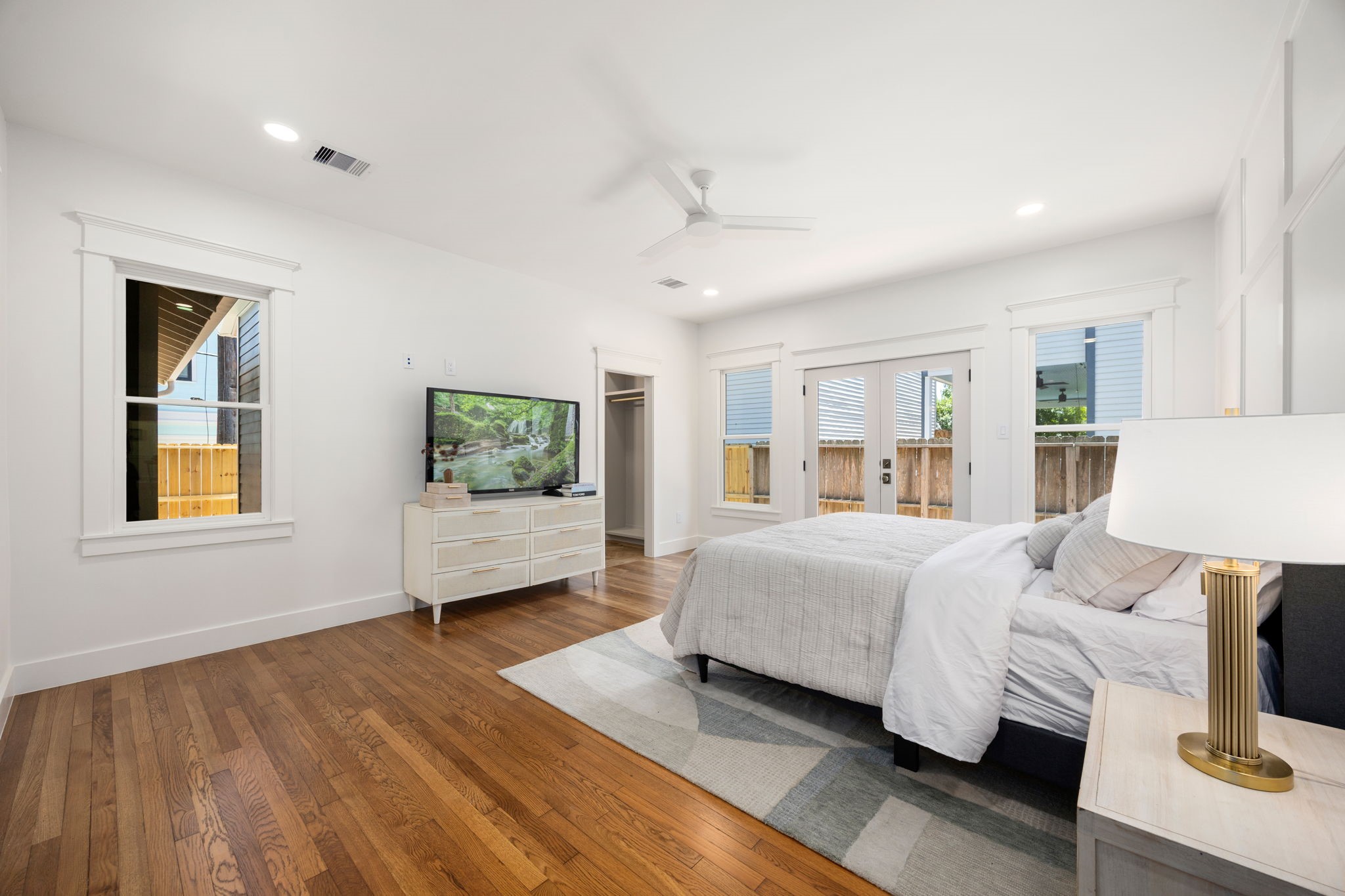 1528 Cortlandt Street Property Photo 19