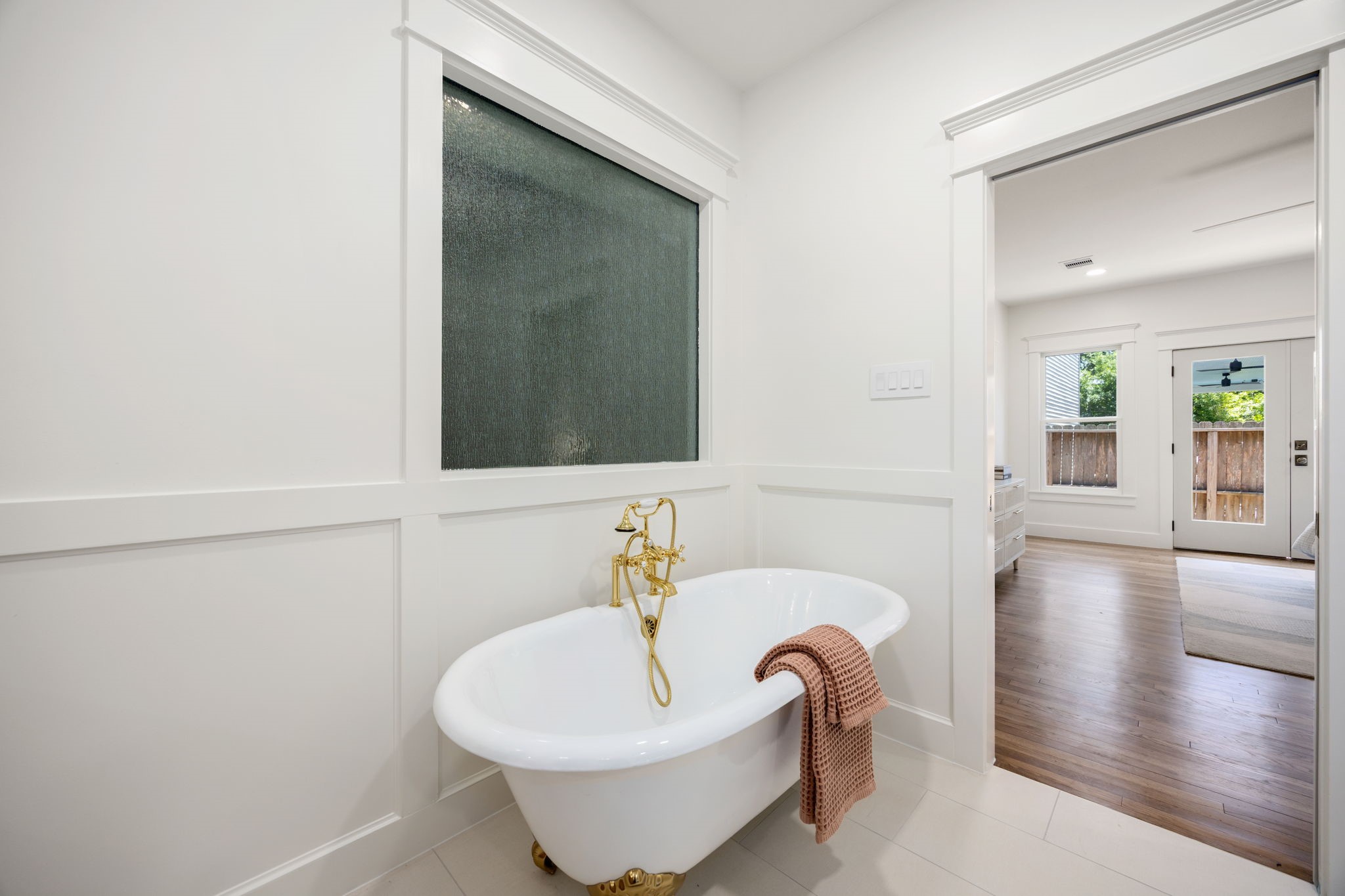 1528 Cortlandt Street Property Photo 24