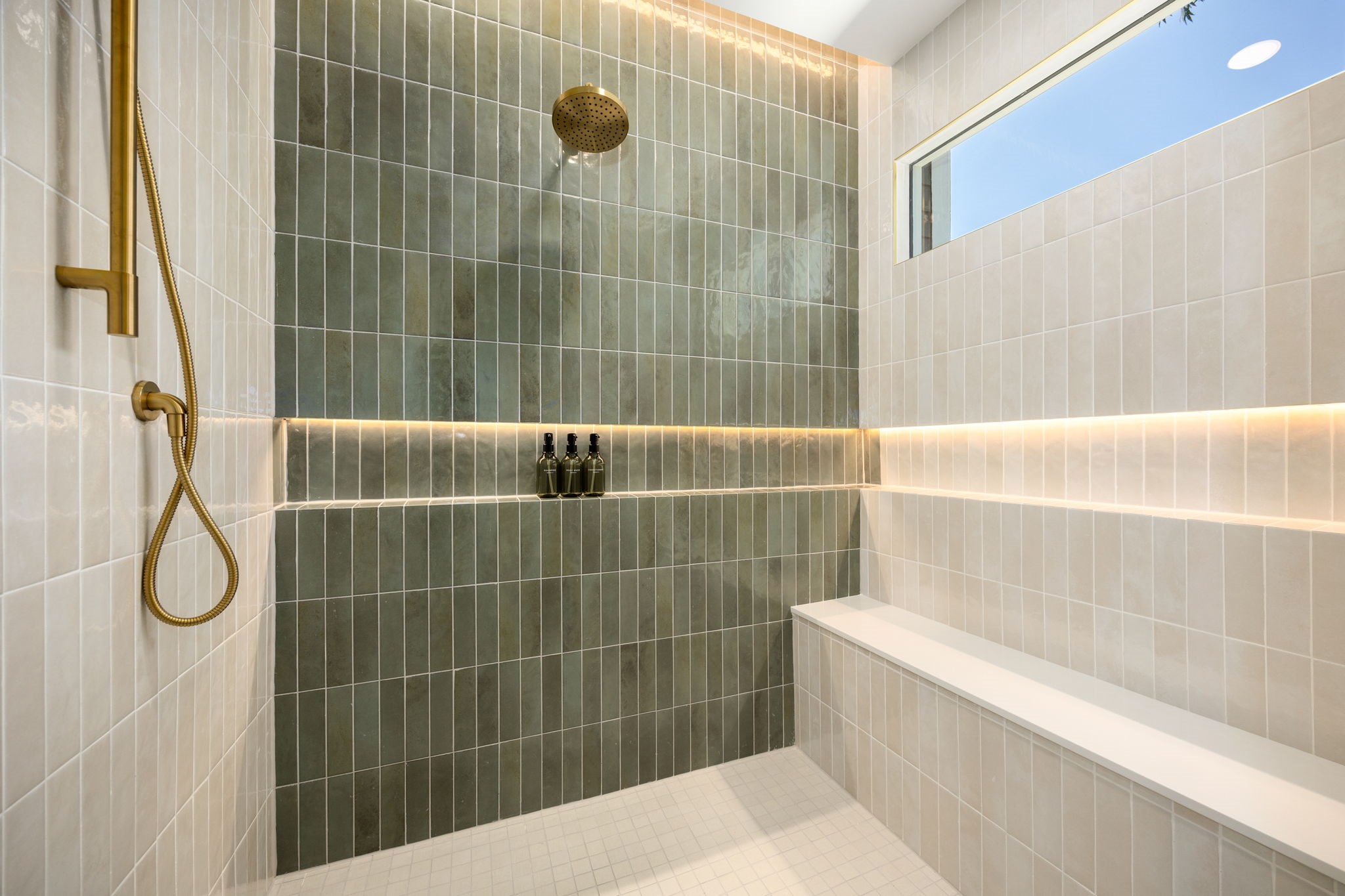 1528 Cortlandt Street Property Photo 25