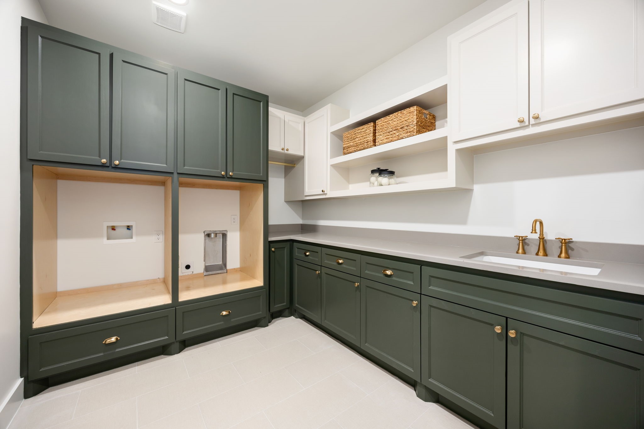 1528 Cortlandt Street Property Photo 29