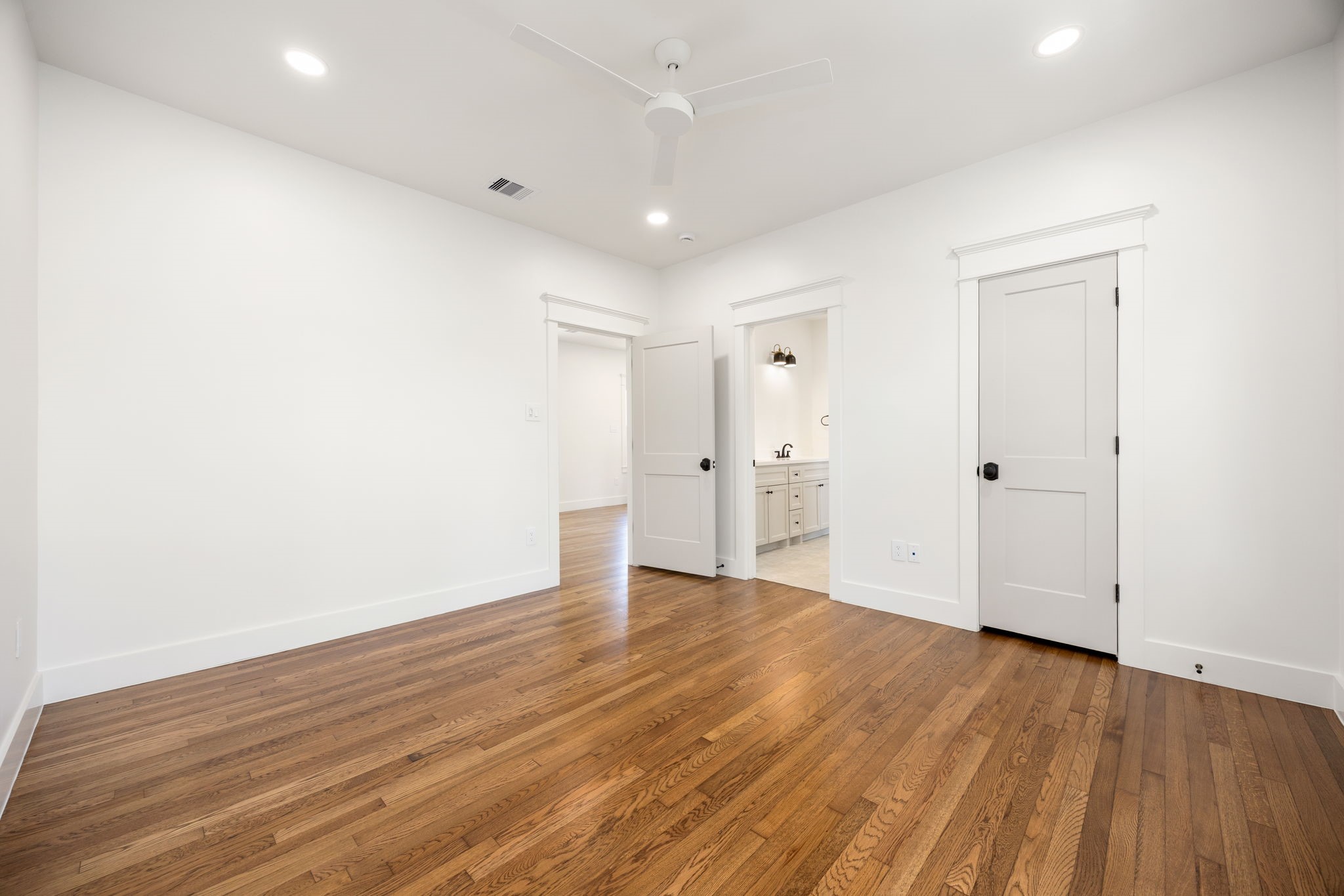 1528 Cortlandt Street Property Photo 36