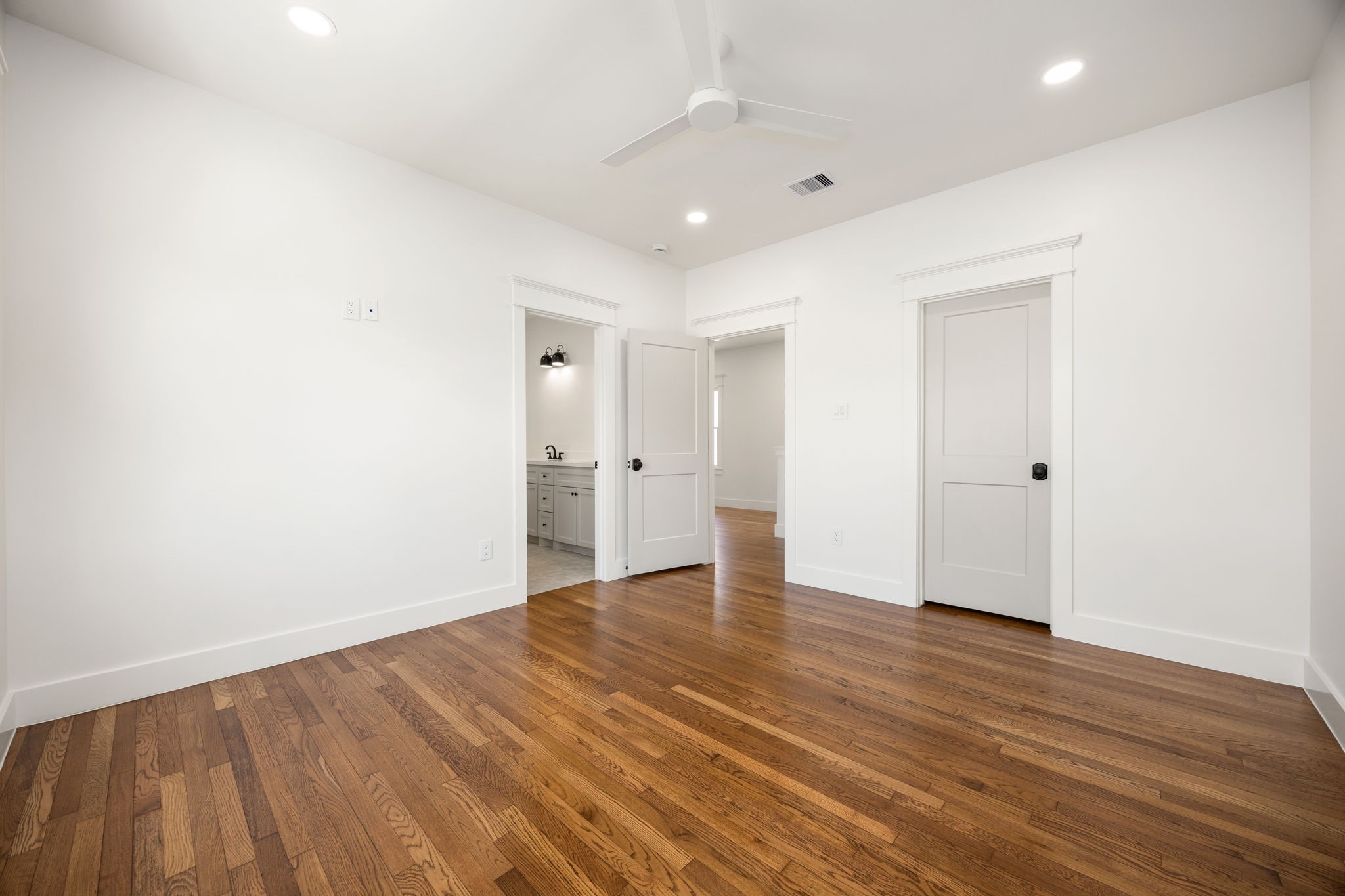 1528 Cortlandt Street Property Photo 38