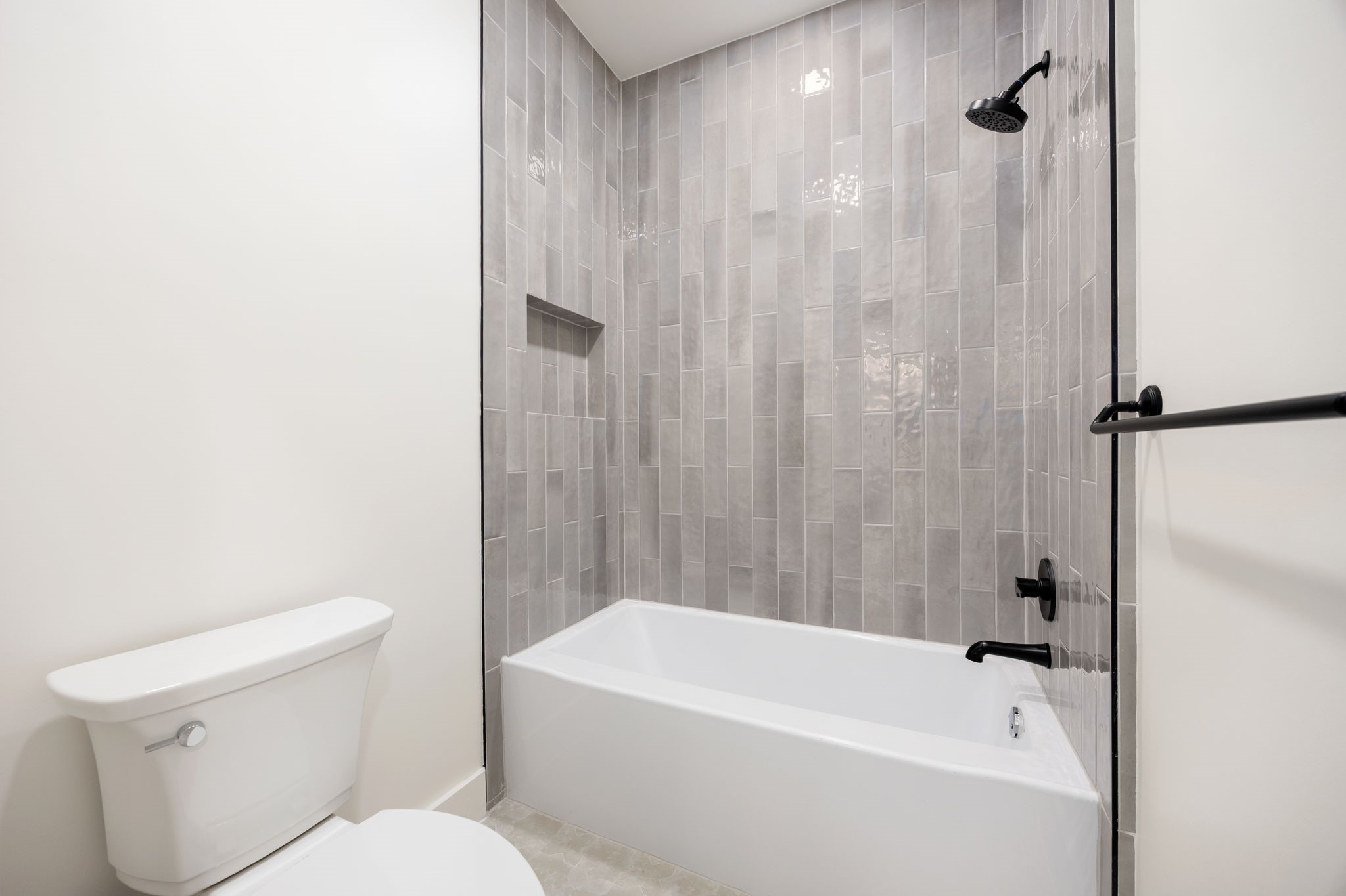 1528 Cortlandt Street Property Photo 39