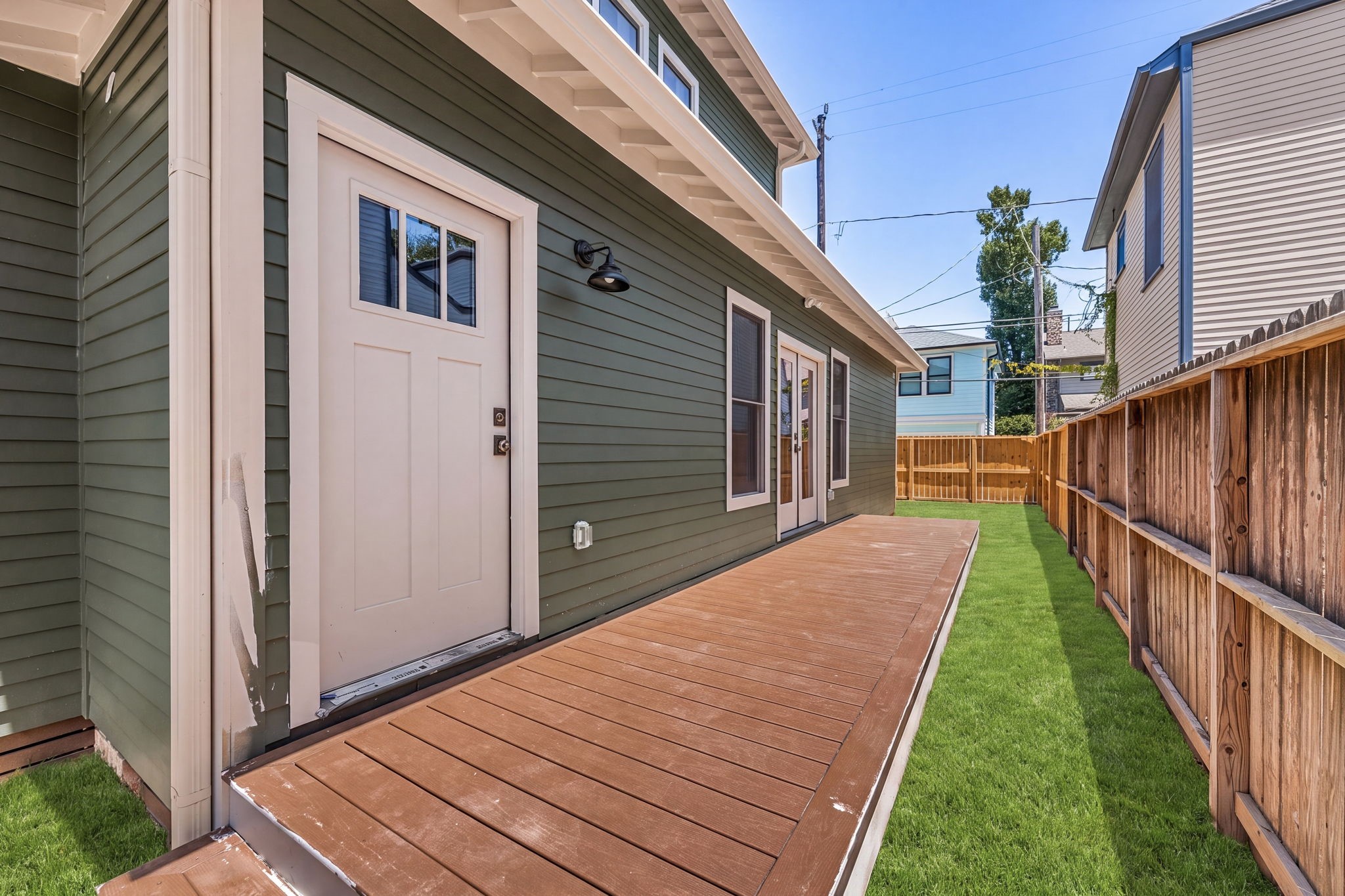 1528 Cortlandt Street Property Photo 43