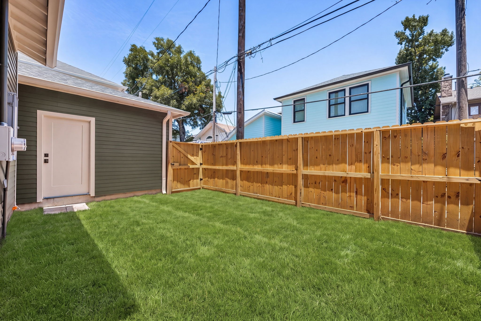 1528 Cortlandt Street Property Photo 44