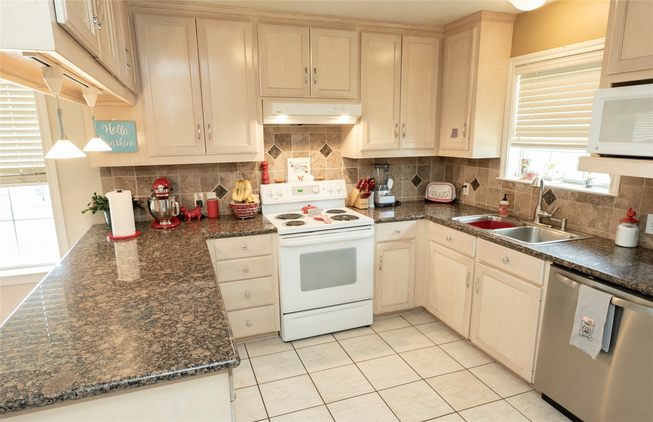 1608 Allison Street Property Photo 6