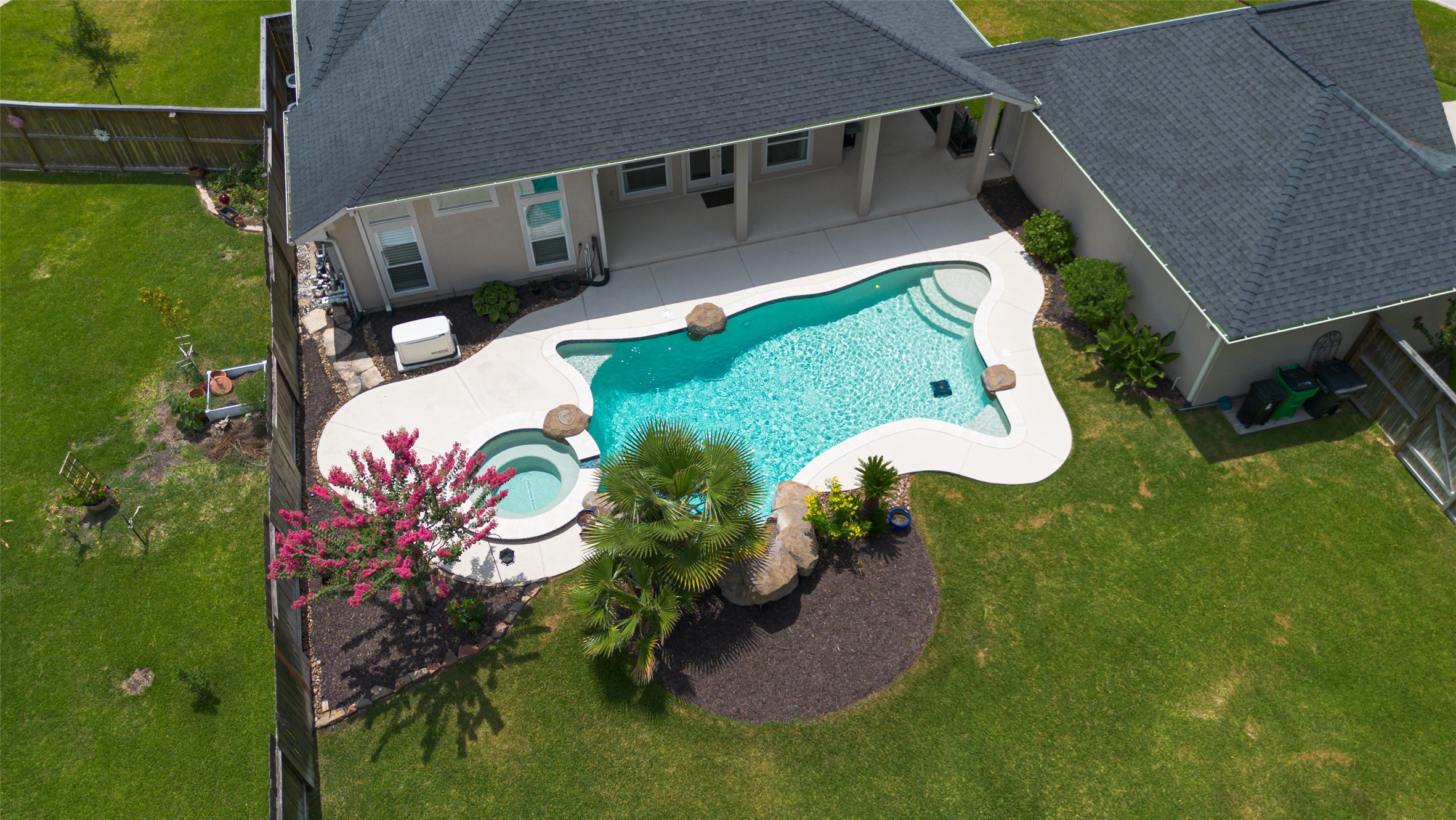 8114 Hideaway Run Way Property Photo 2