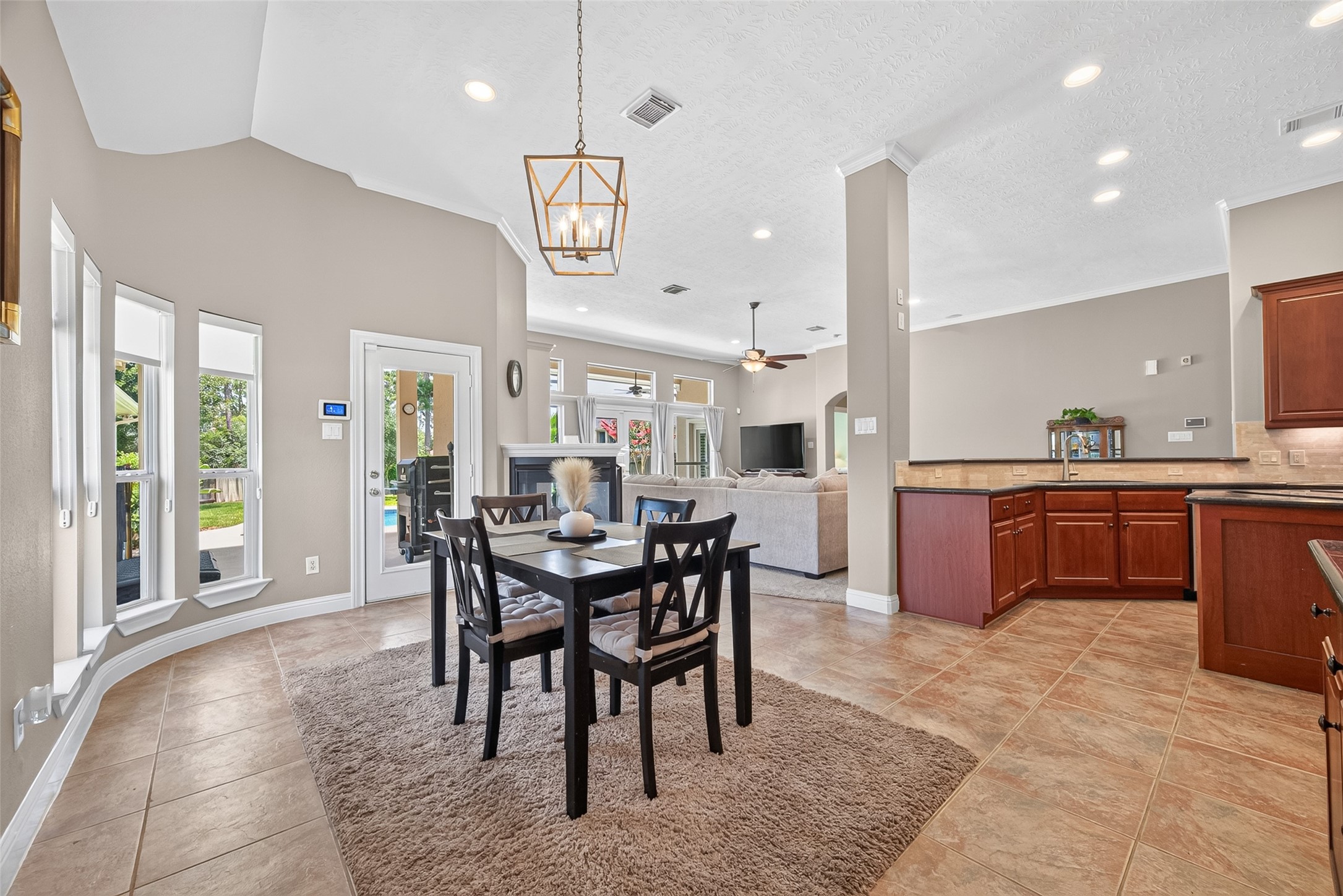 8114 Hideaway Run Way Property Photo 4