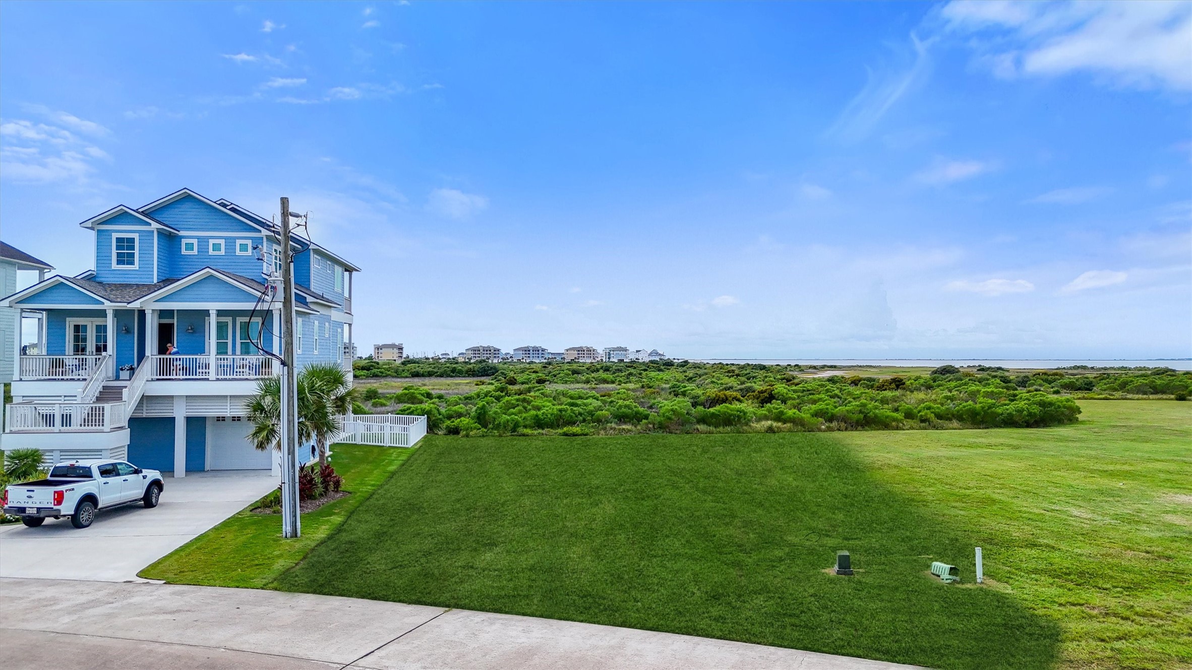25951 Bay Breeze Drive Property Photo 5