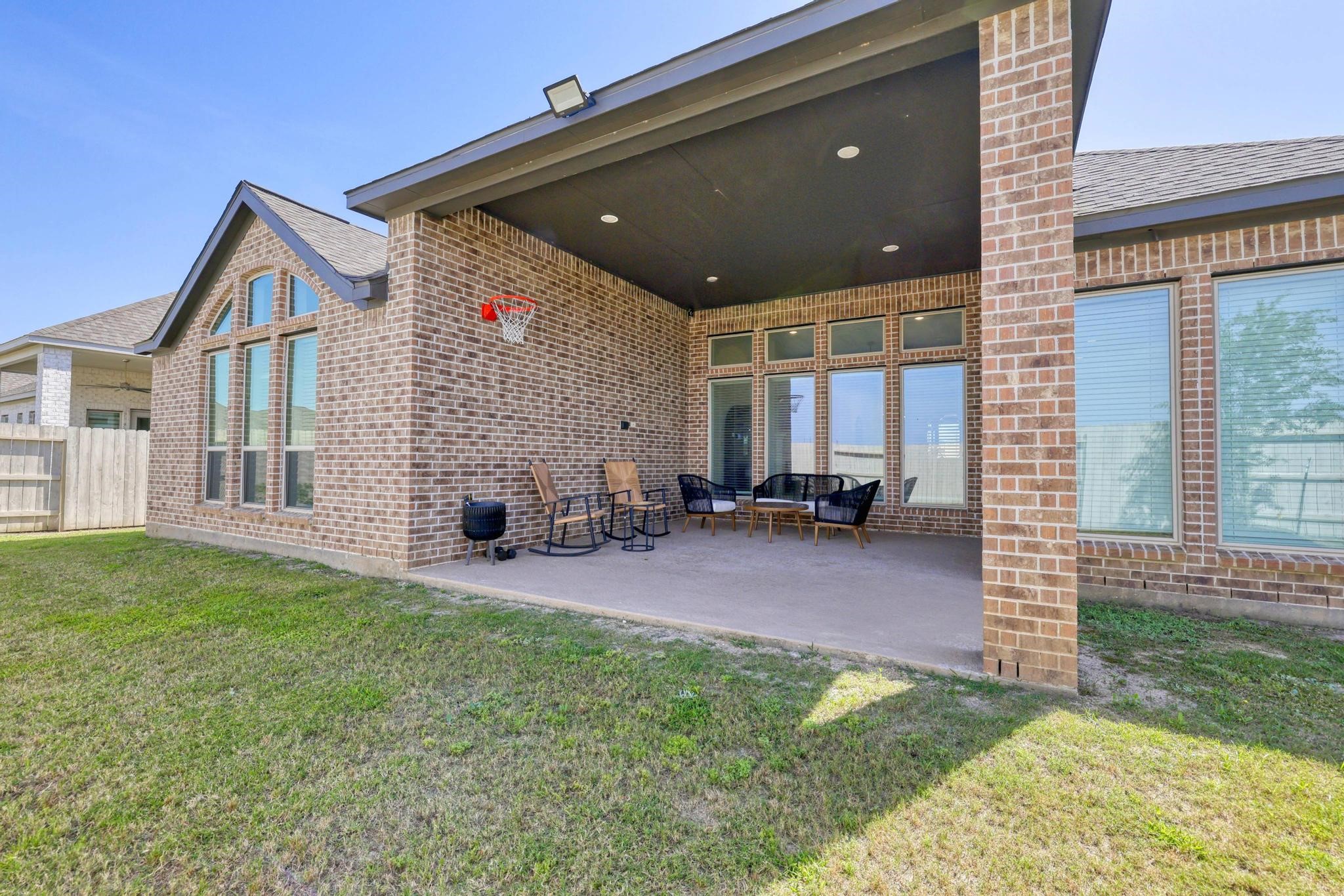 5014 Mulberry Shrubs Lane Property Photo 2