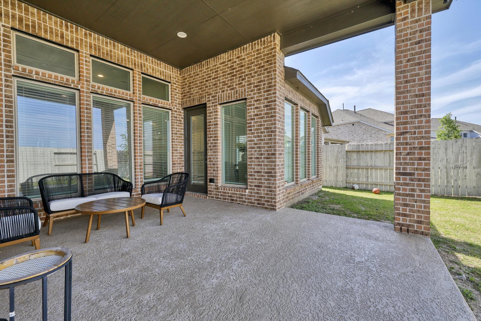 5014 Mulberry Shrubs Lane Property Photo 4