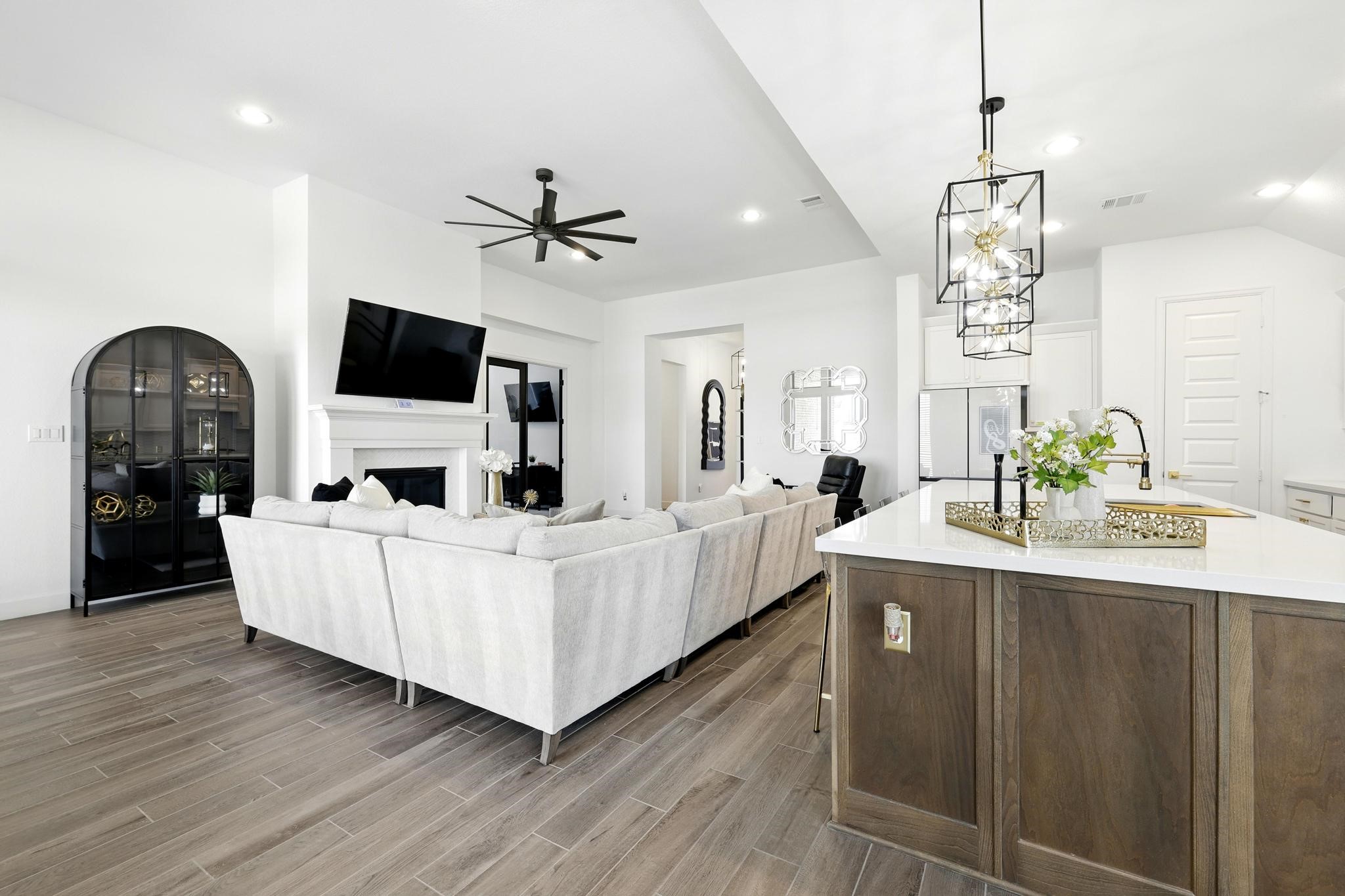 5014 Mulberry Shrubs Lane Property Photo 10