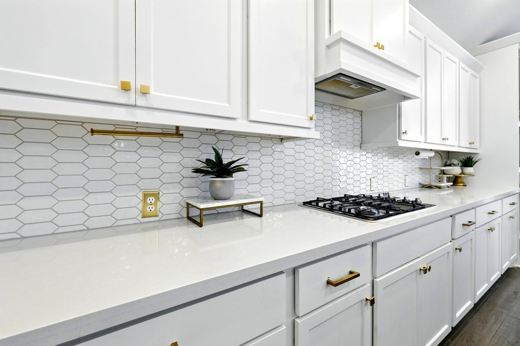 5014 Mulberry Shrubs Lane Property Photo 12