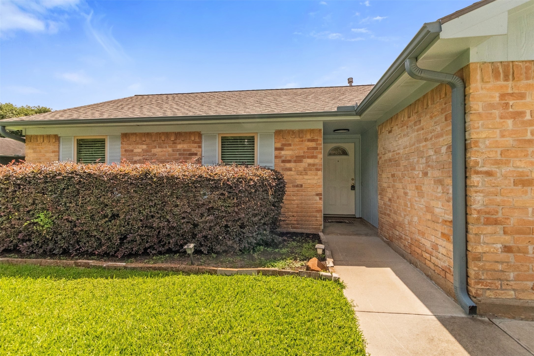 16319 Pitch Pine Drive Property Photo 2