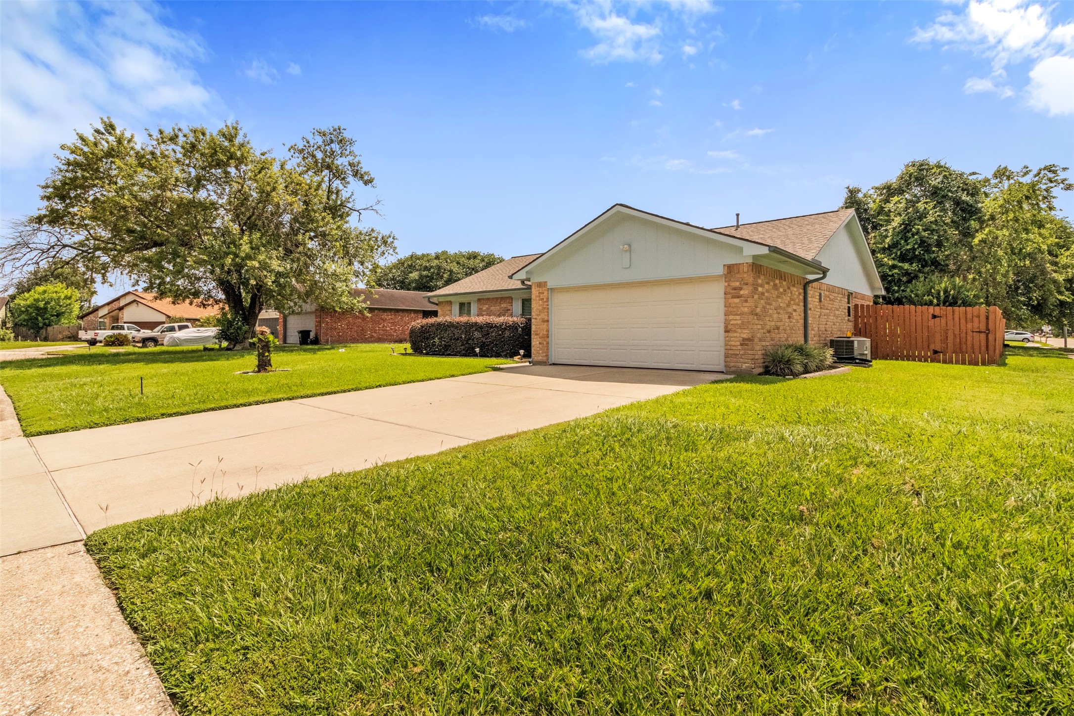 16319 Pitch Pine Drive Property Photo 3