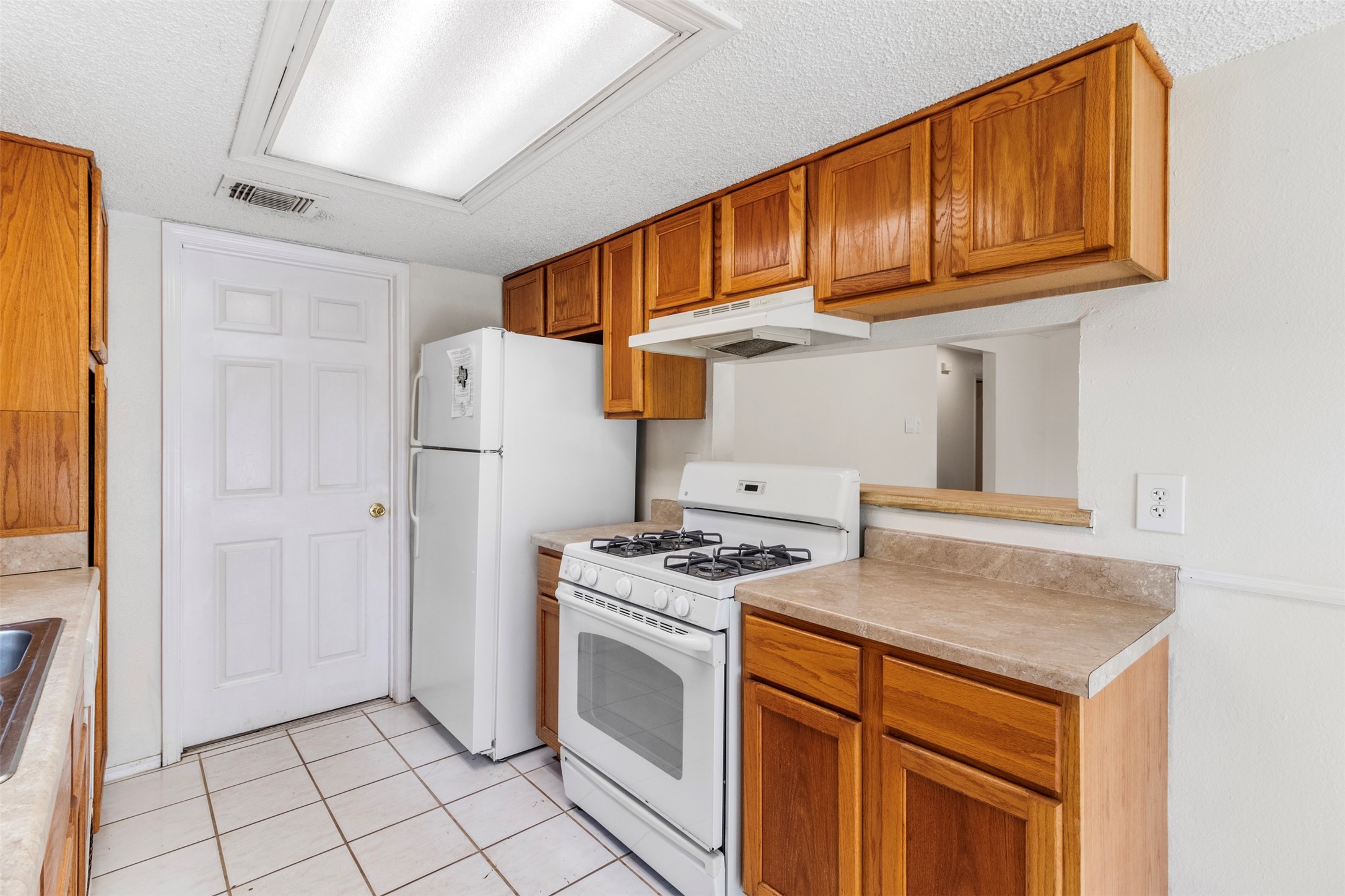 16319 Pitch Pine Drive Property Photo 12