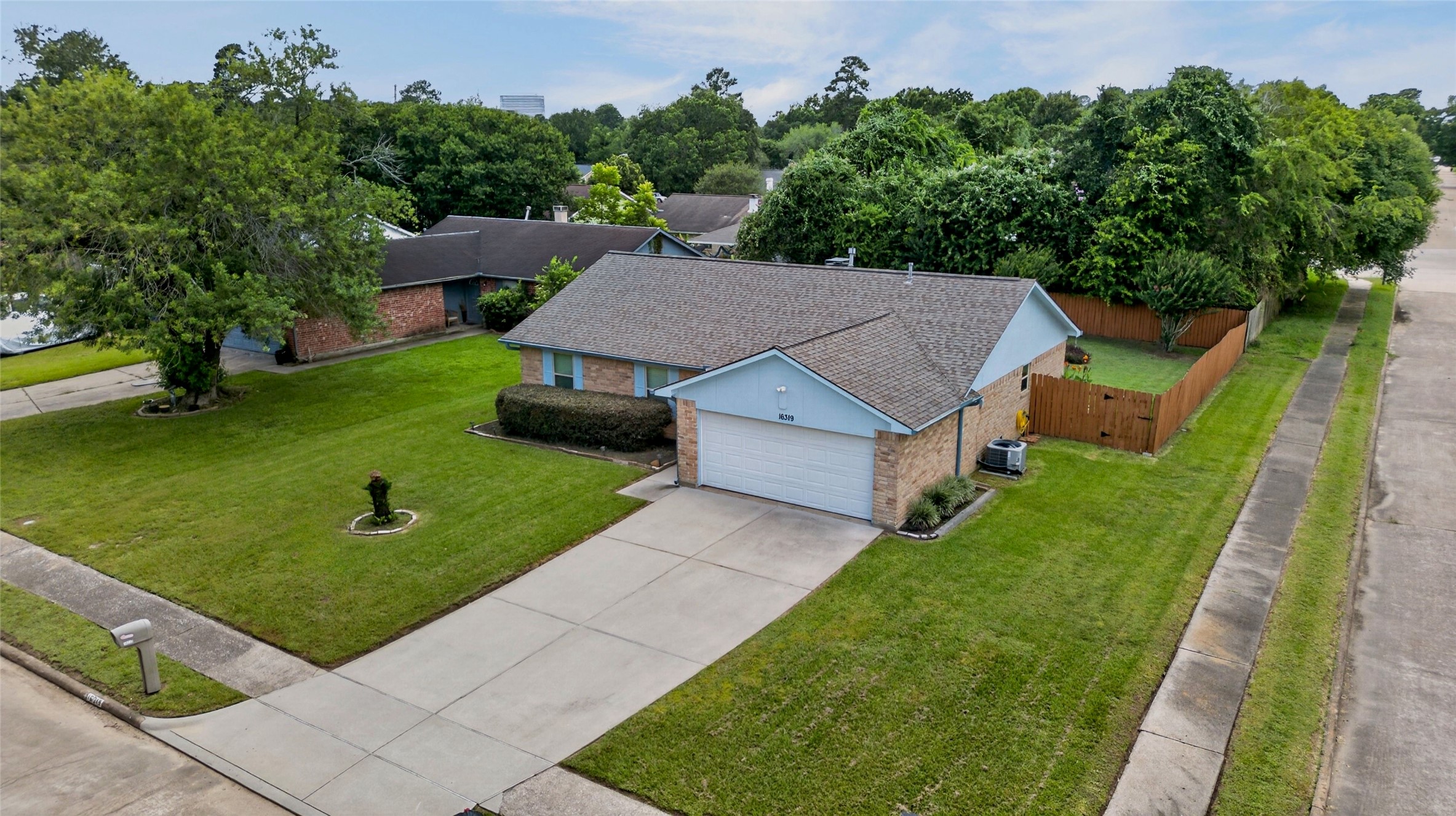 16319 Pitch Pine Drive Property Photo 28