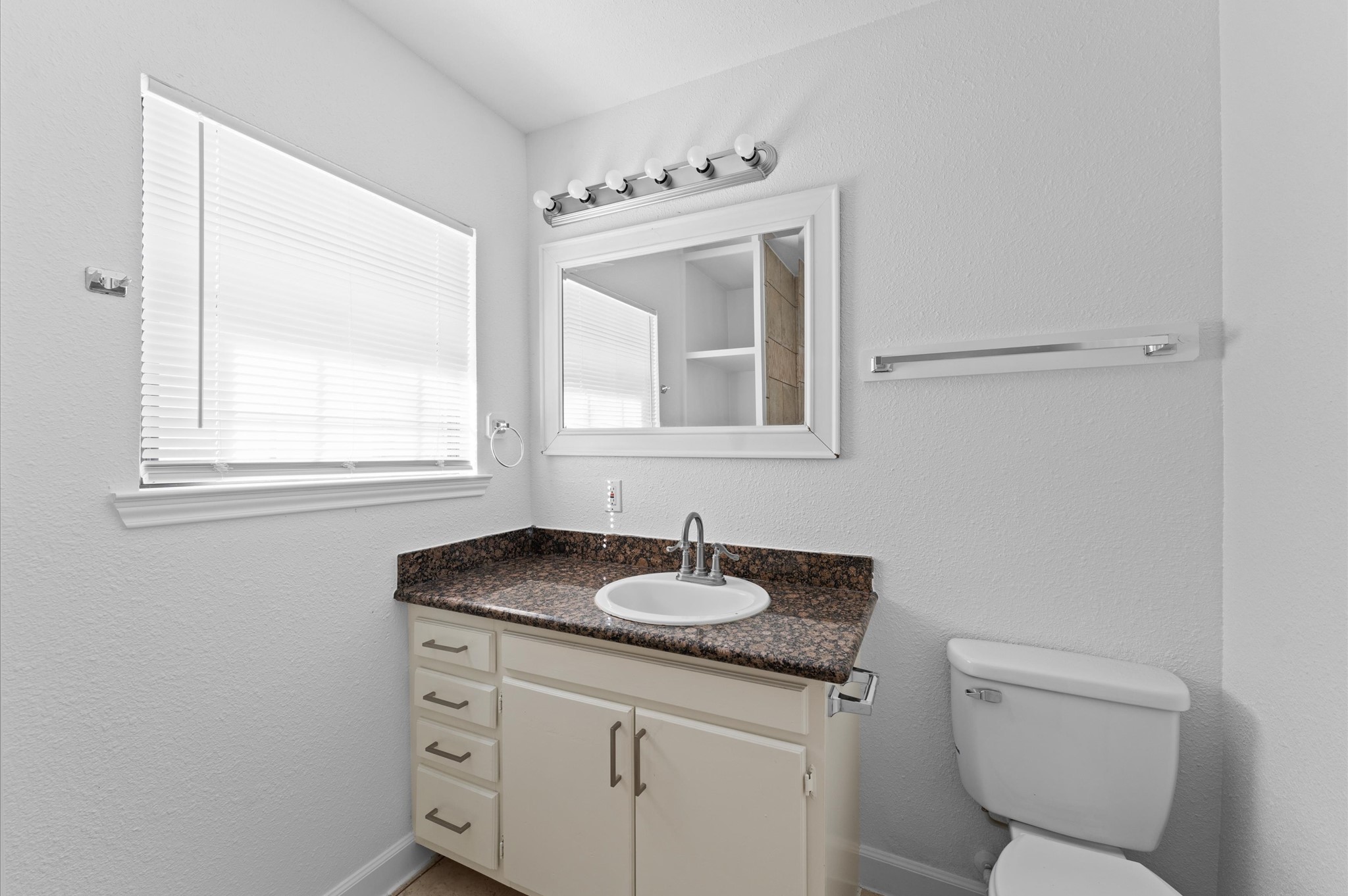 5326 Newkirk Lane Property Photo 5