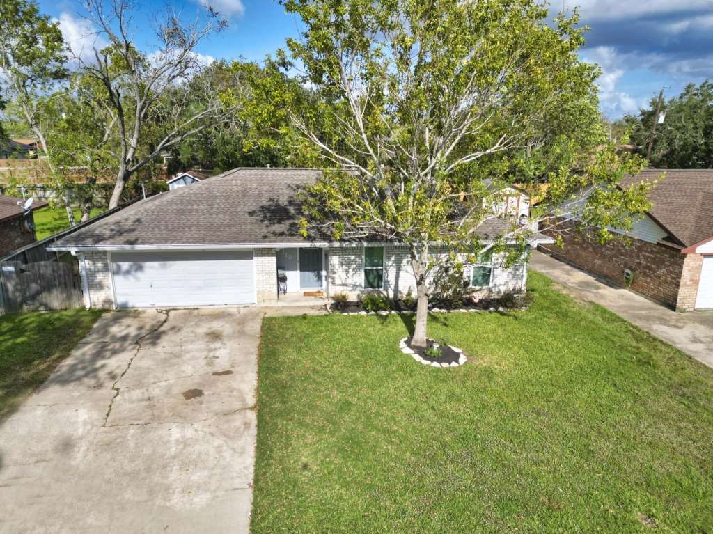 310 S Yaupon Street Property Photo 1