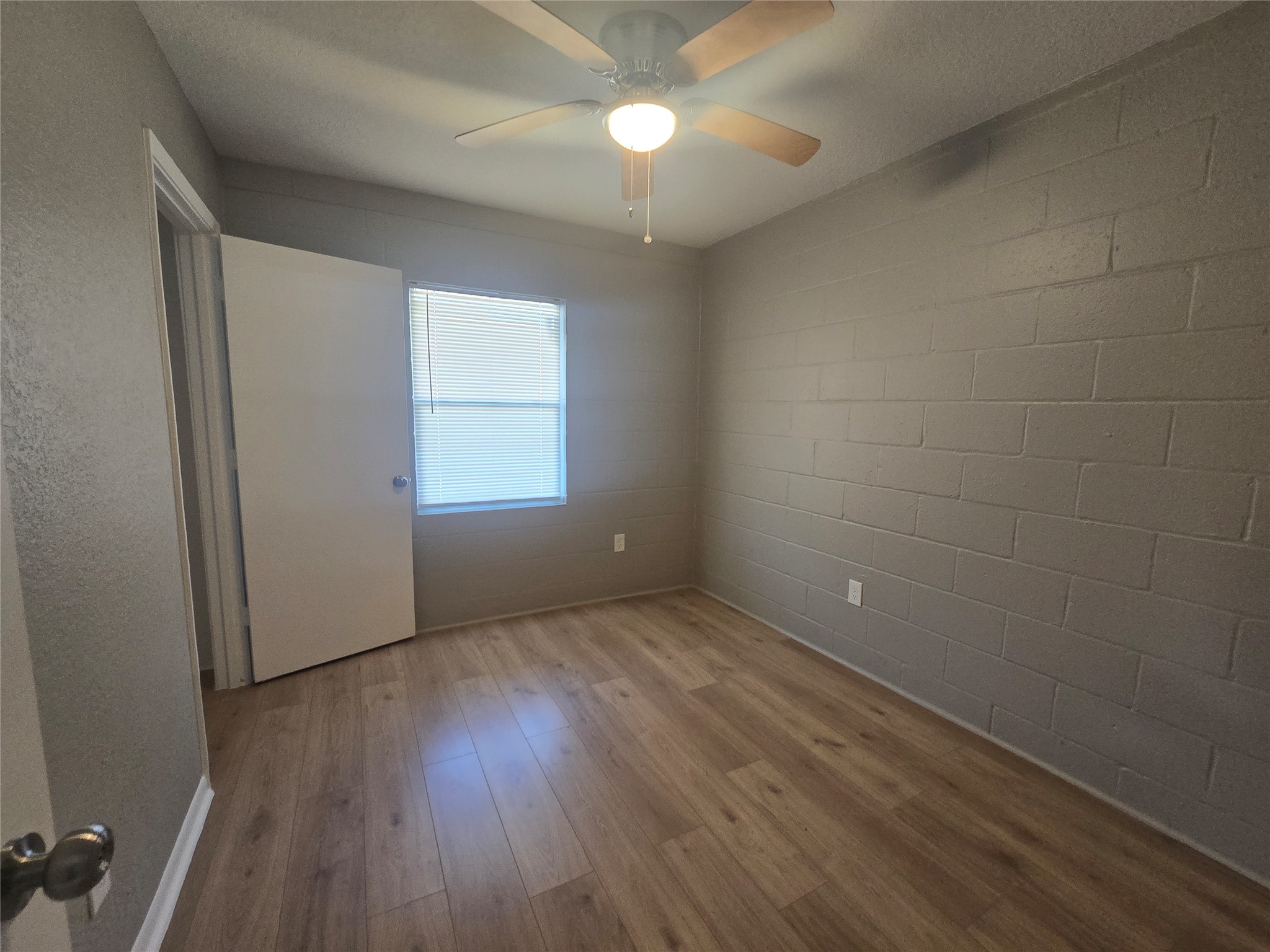 4217 Sealy Avenue 9 Property Photo 4