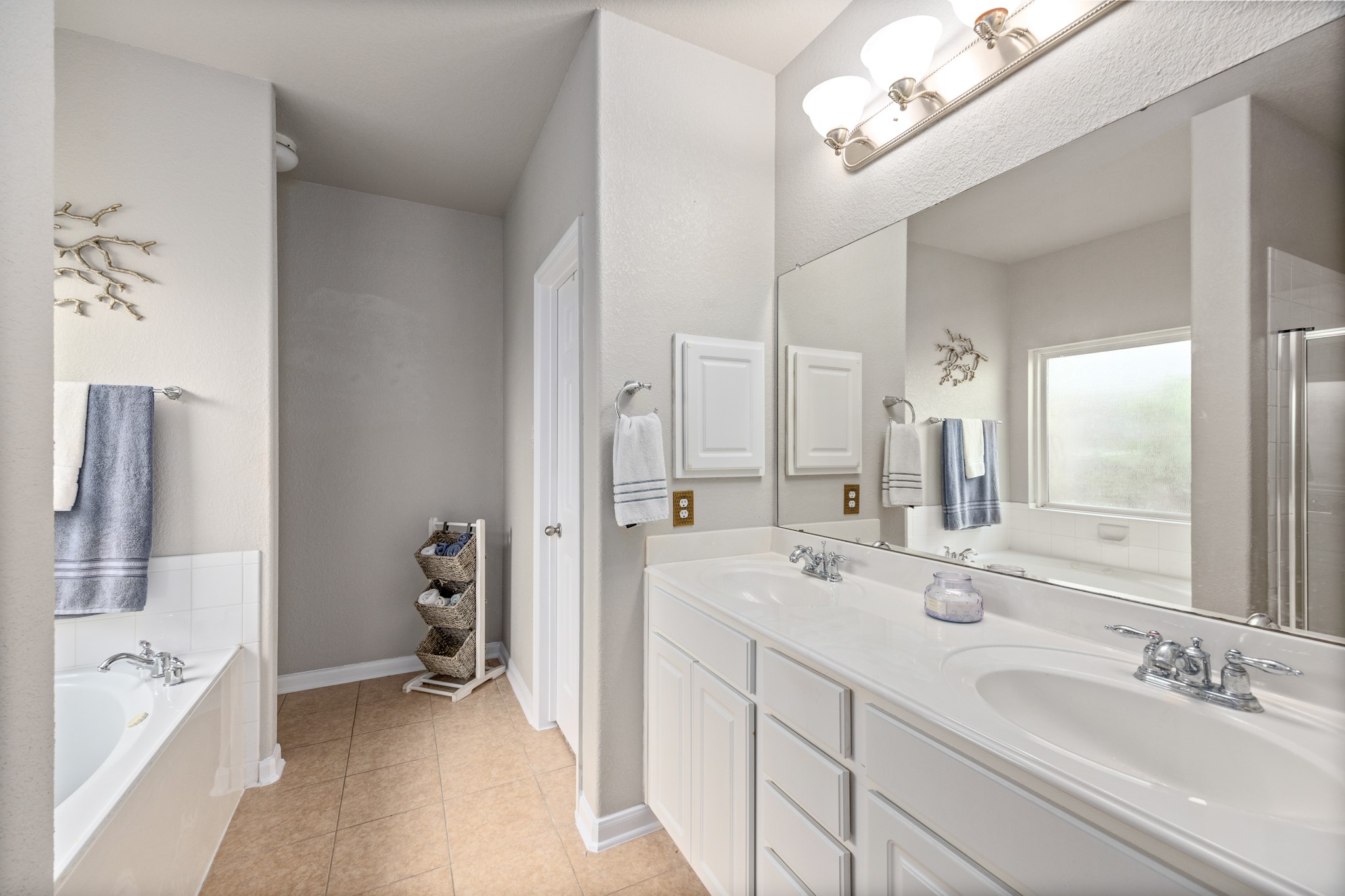 9611 Darbey Trace Drive Property Photo 14