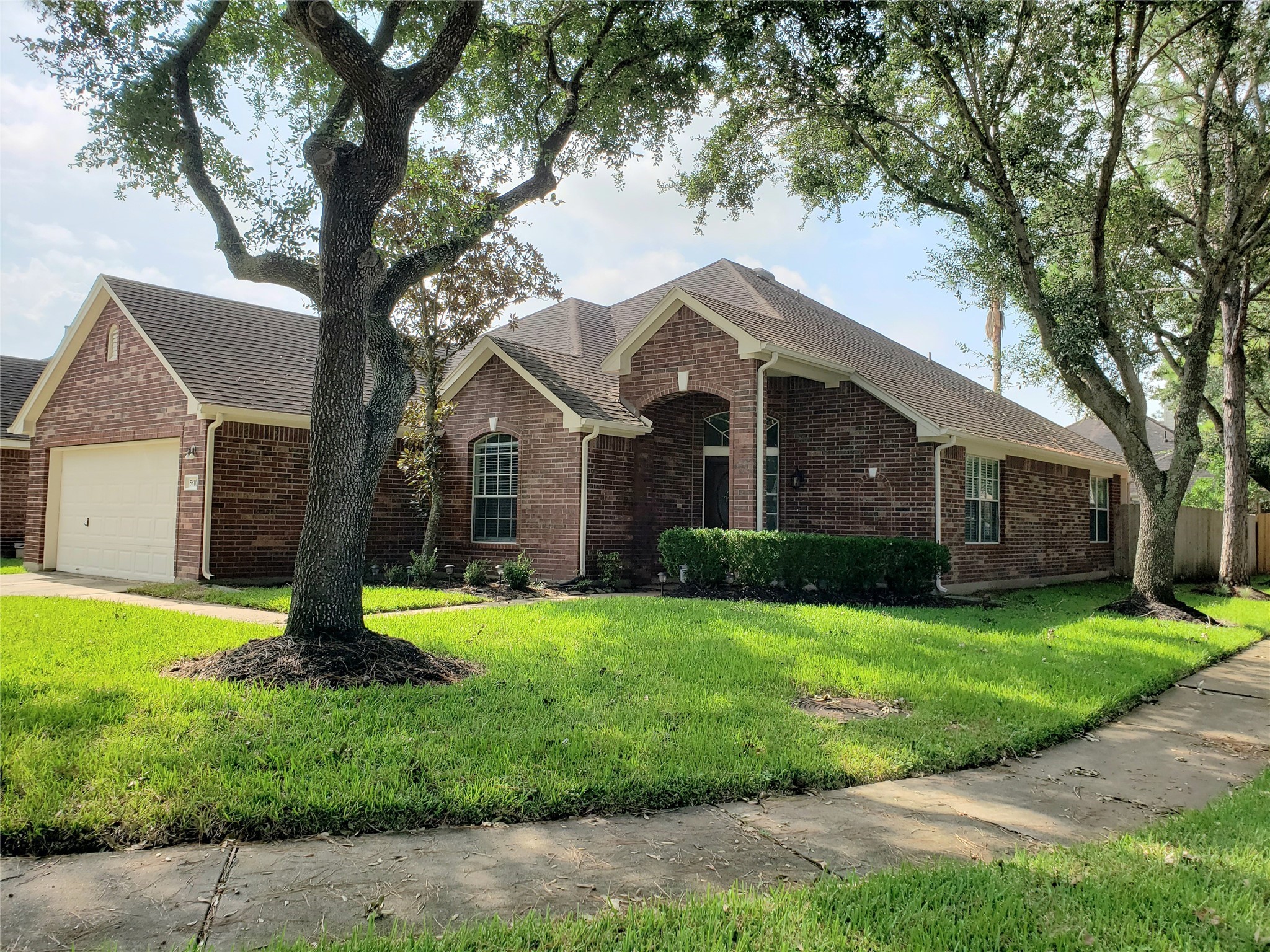 5810 Willow Park Drive Property Photo 2