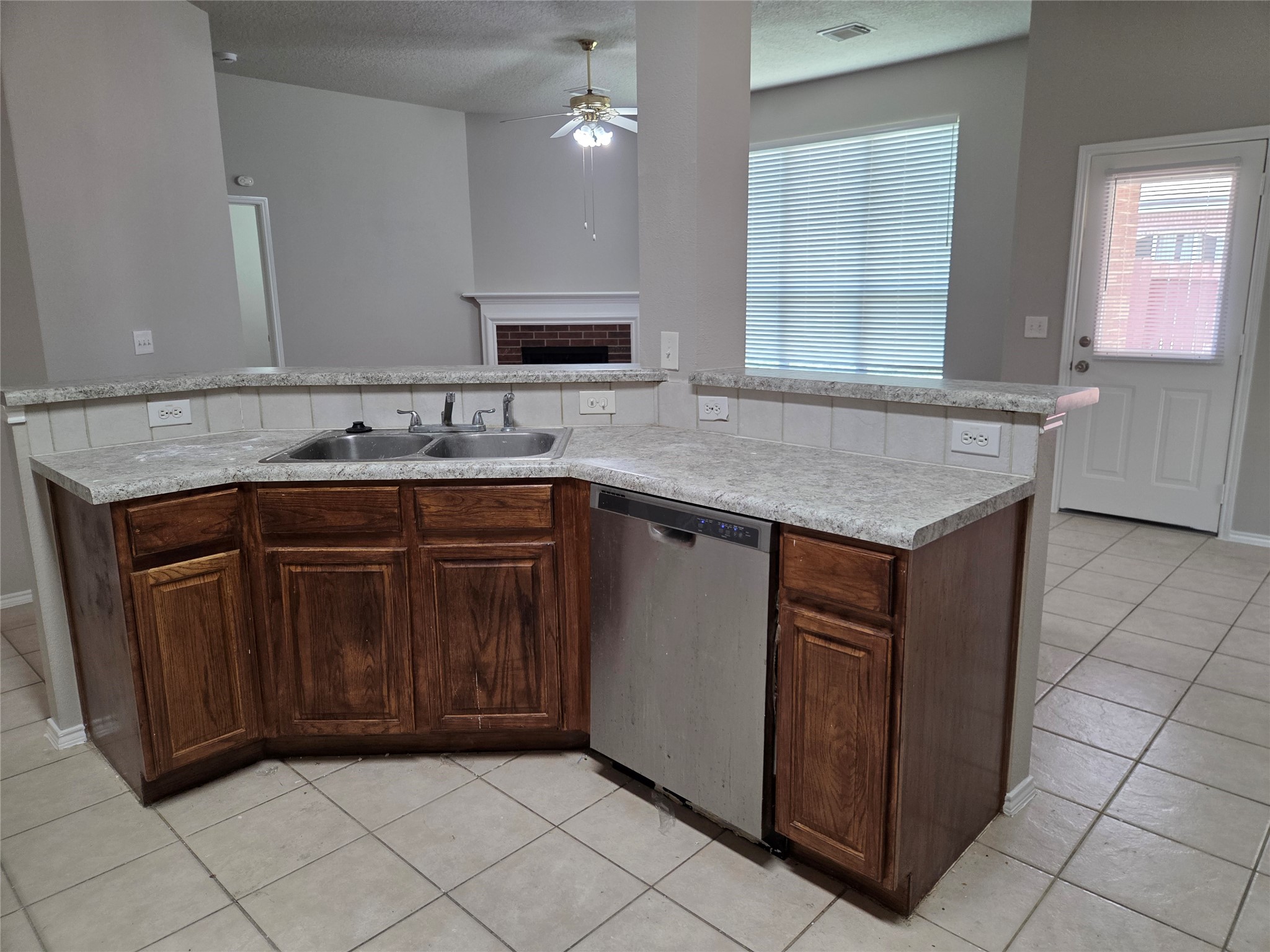 5810 Willow Park Drive Property Photo 9