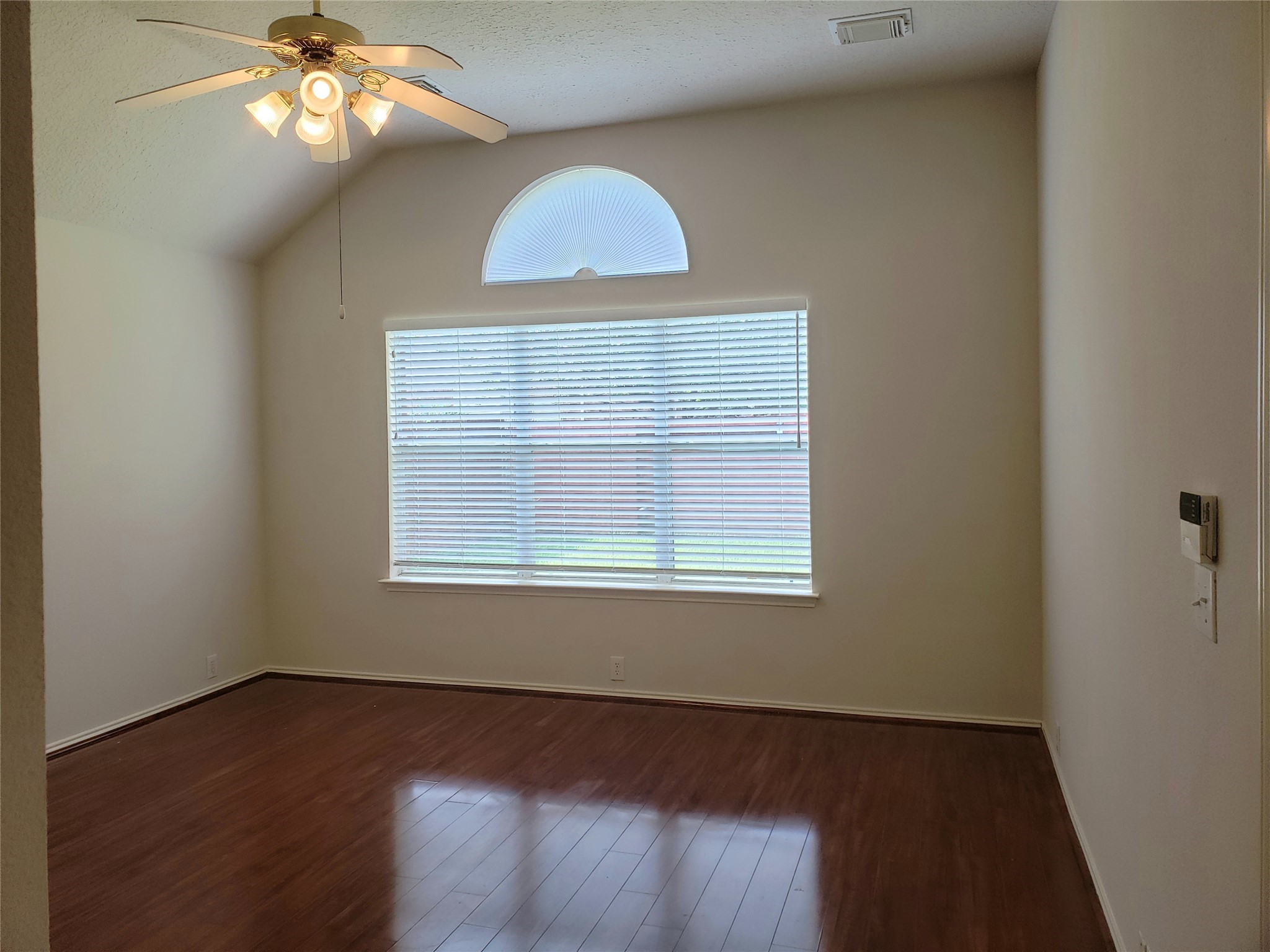 5810 Willow Park Drive Property Photo 13