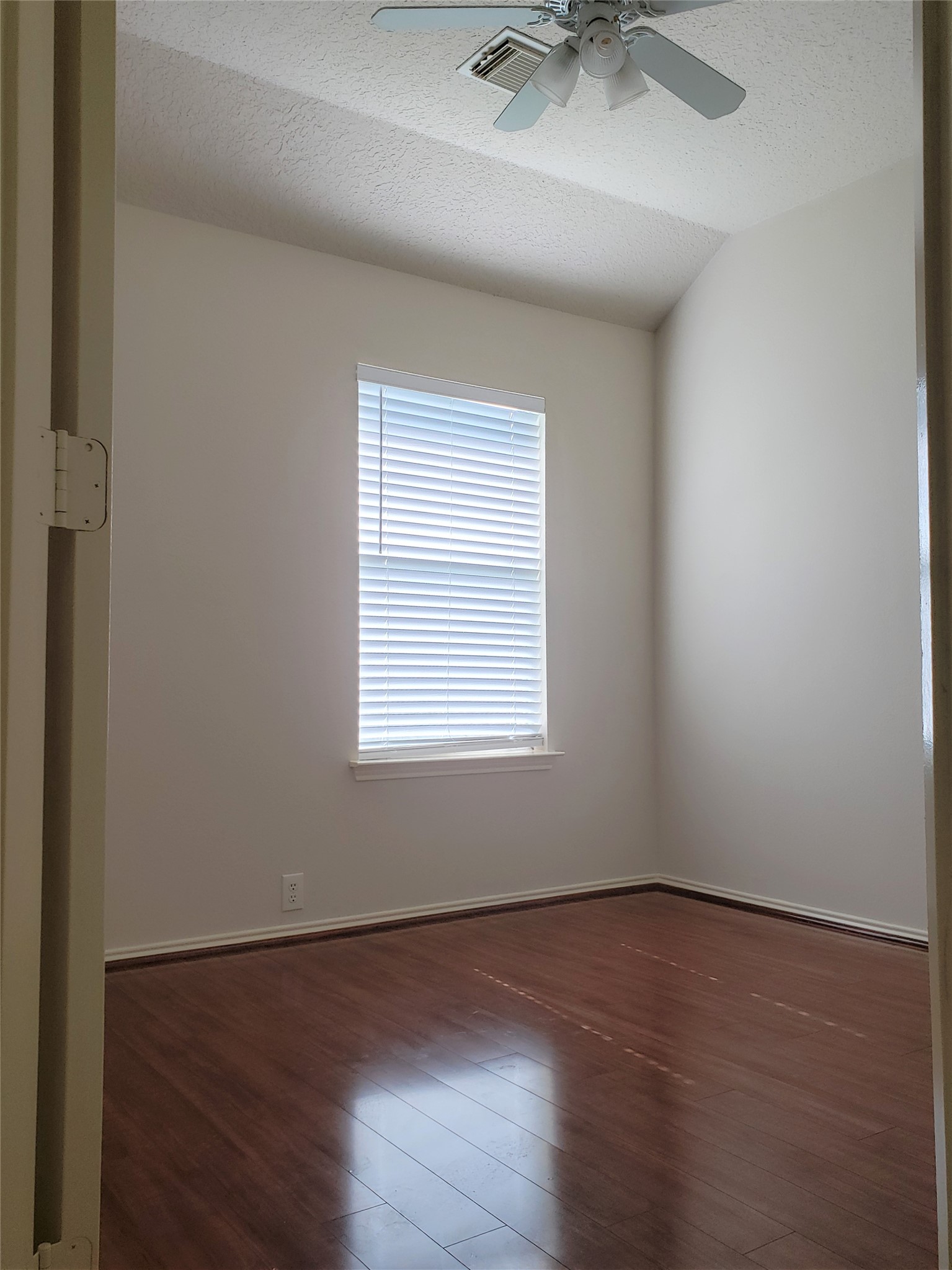 5810 Willow Park Drive Property Photo 20