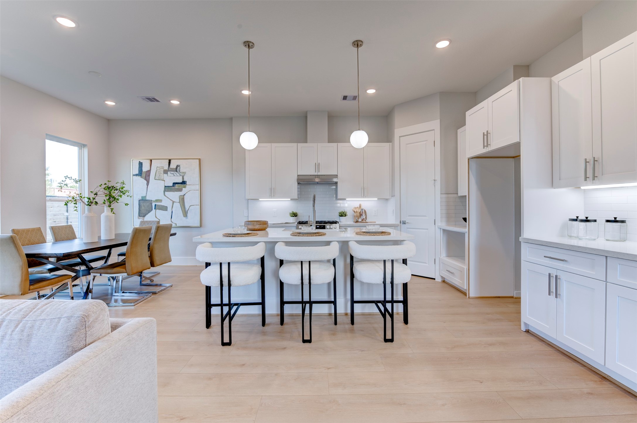 5132 Rosslyn Road Property Photo 1