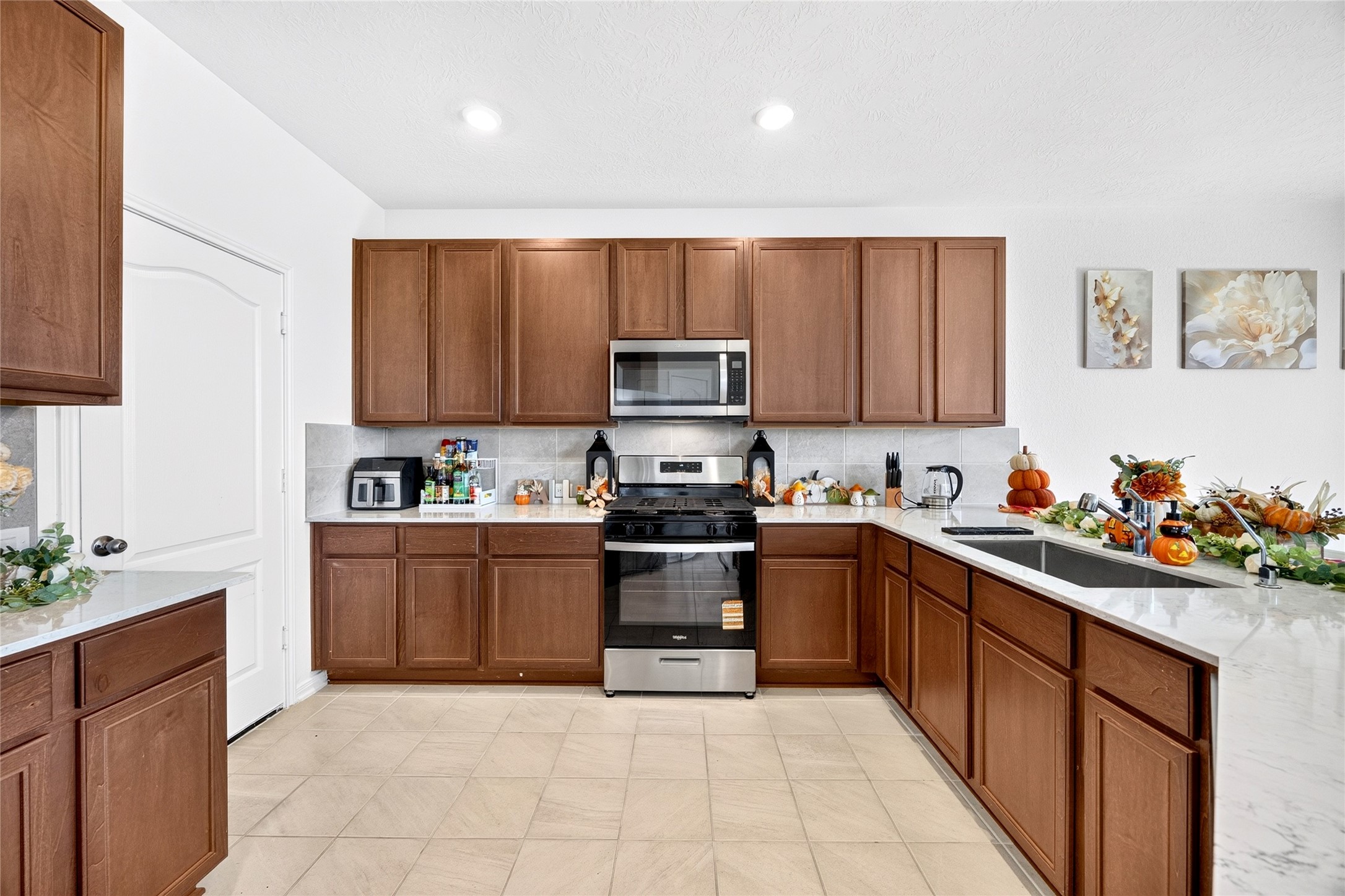 25231 Benroe Street Property Photo 9