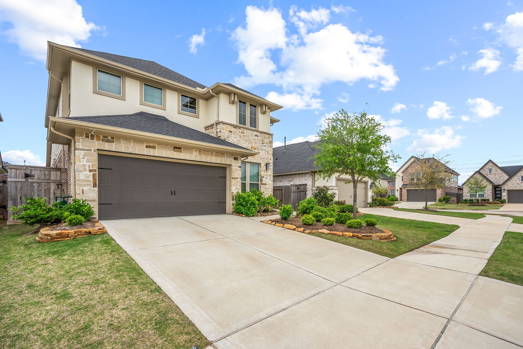 4106 Sherman Oak Lane Property Photo 1