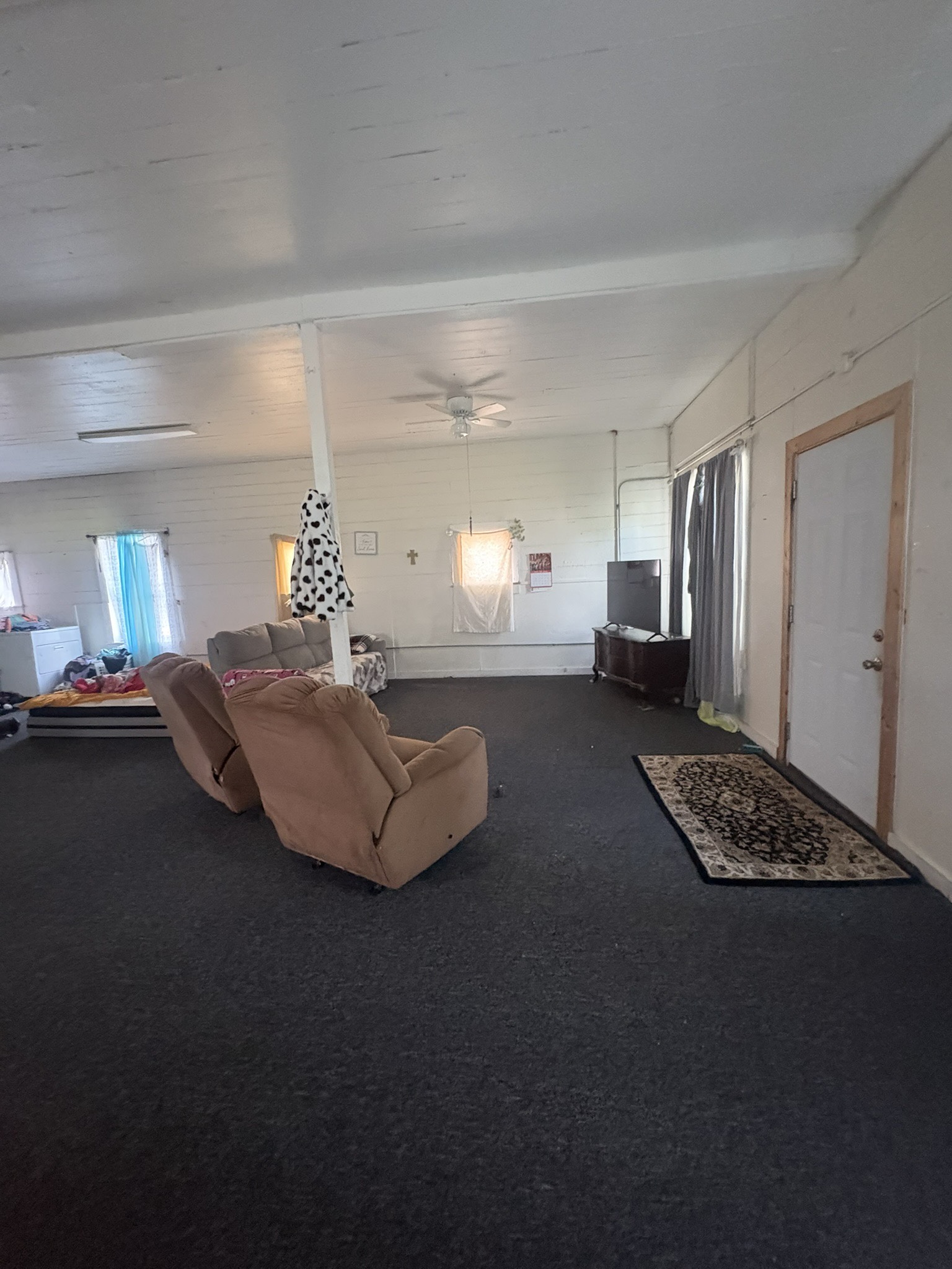 213 S Hill Street Property Photo 3