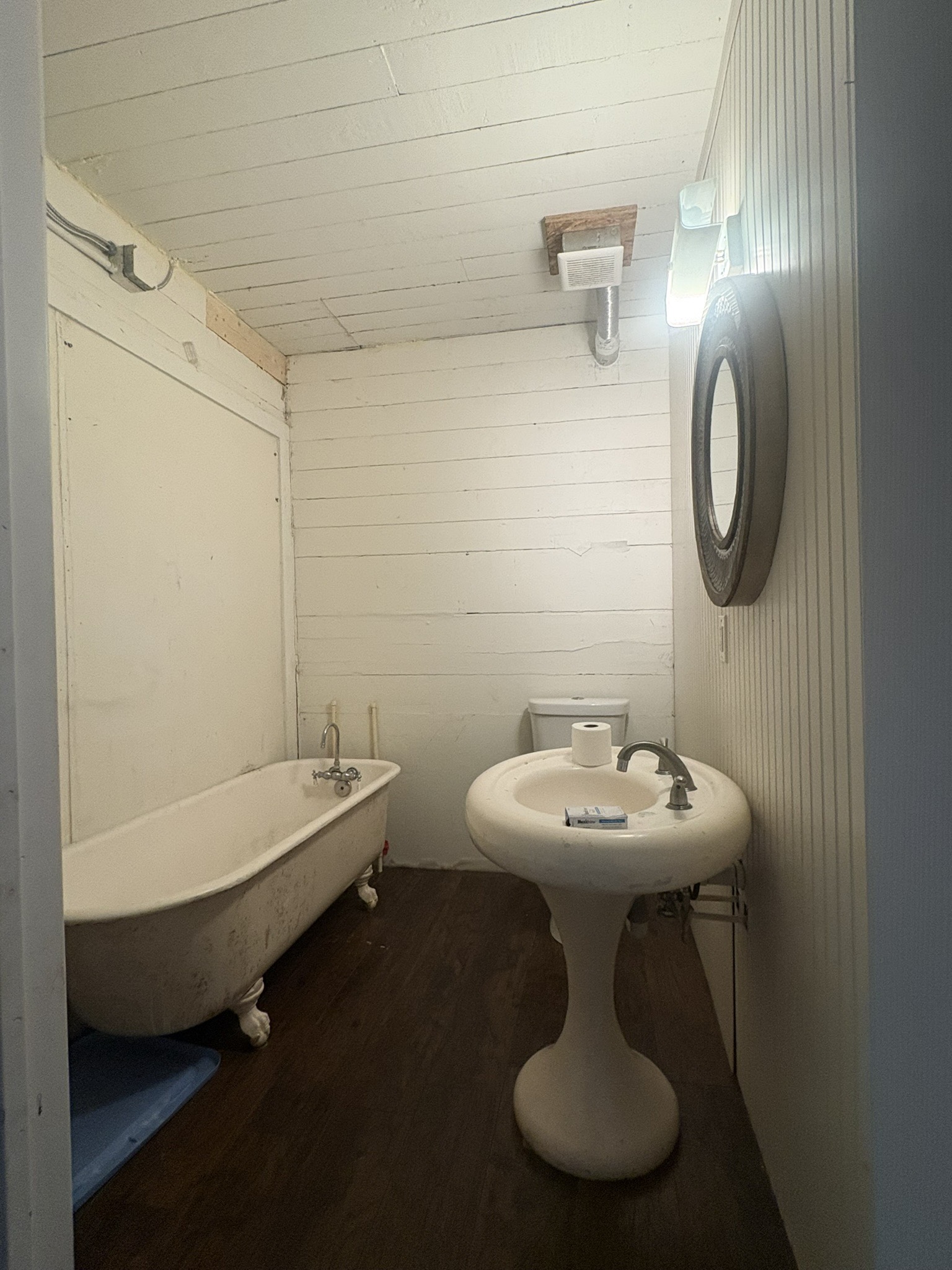 213 S Hill Street Property Photo 8