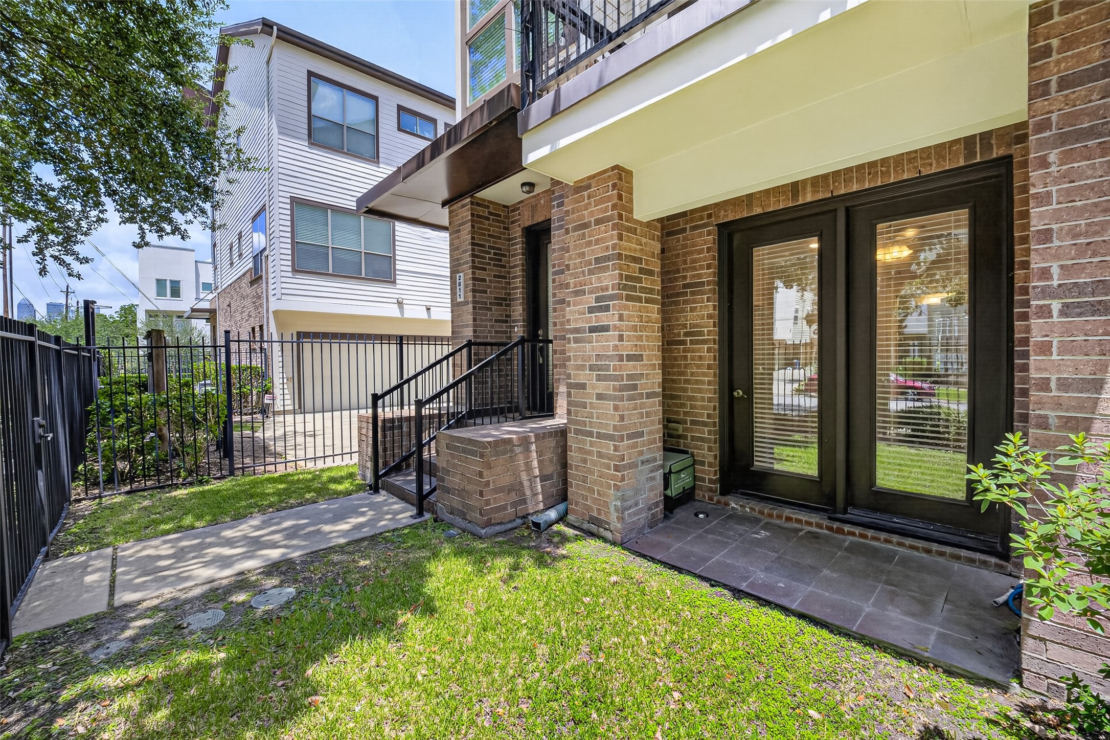 2811 Clay Street Property Photo 5