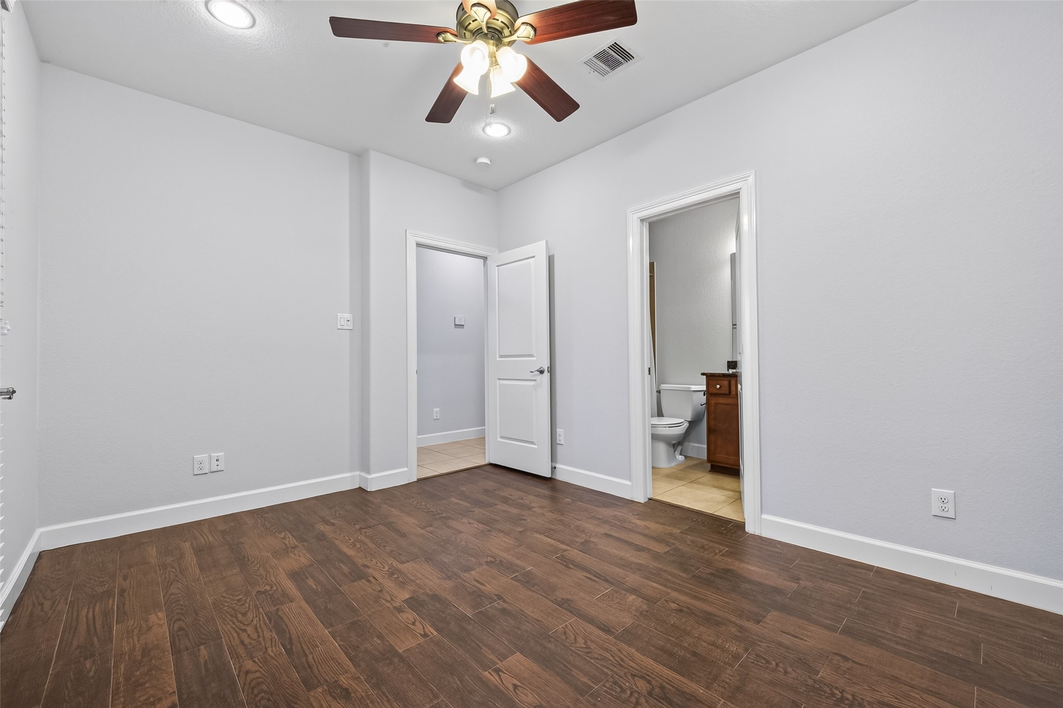 2811 Clay Street Property Photo 8