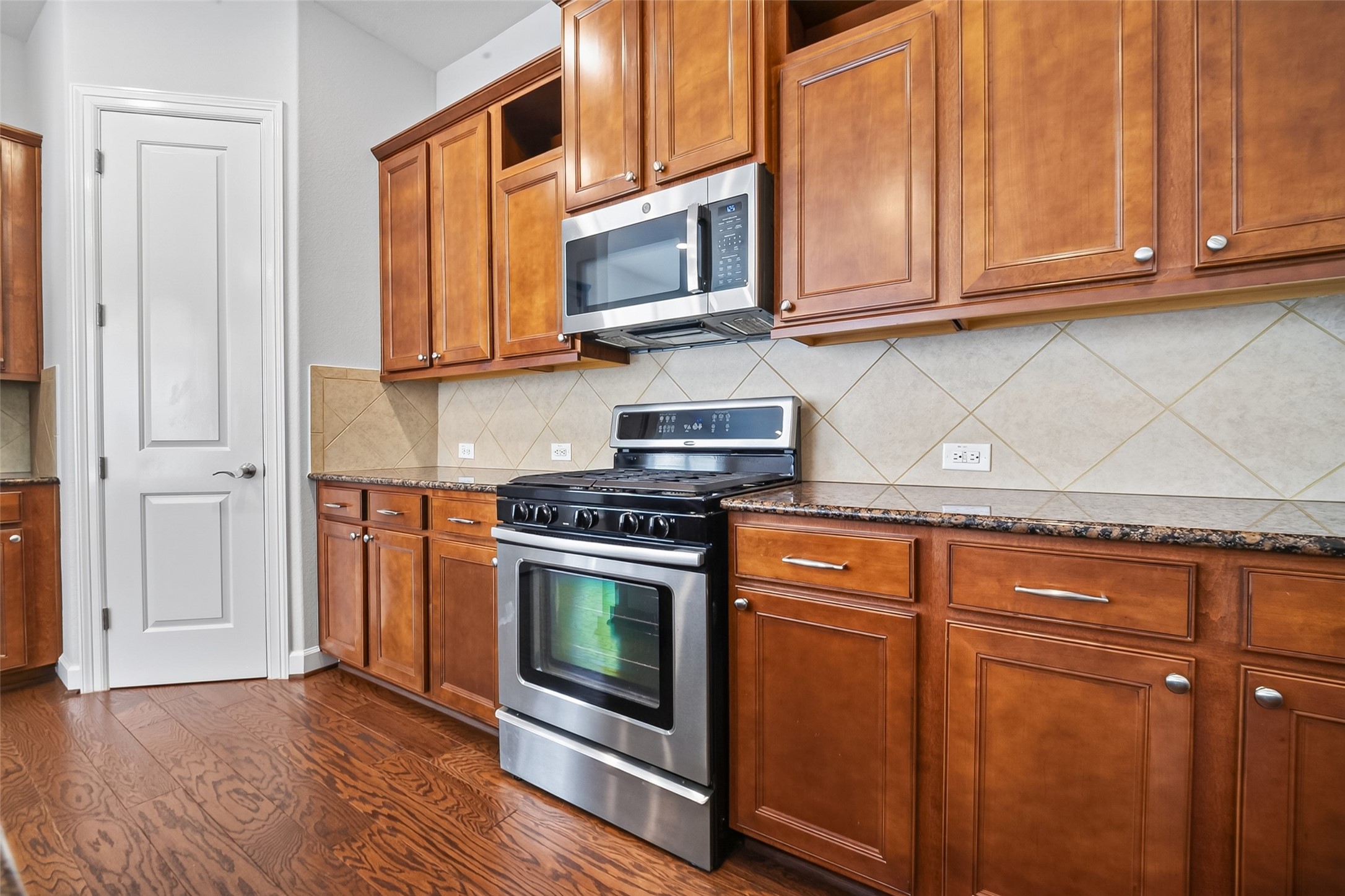 2811 Clay Street Property Photo 27