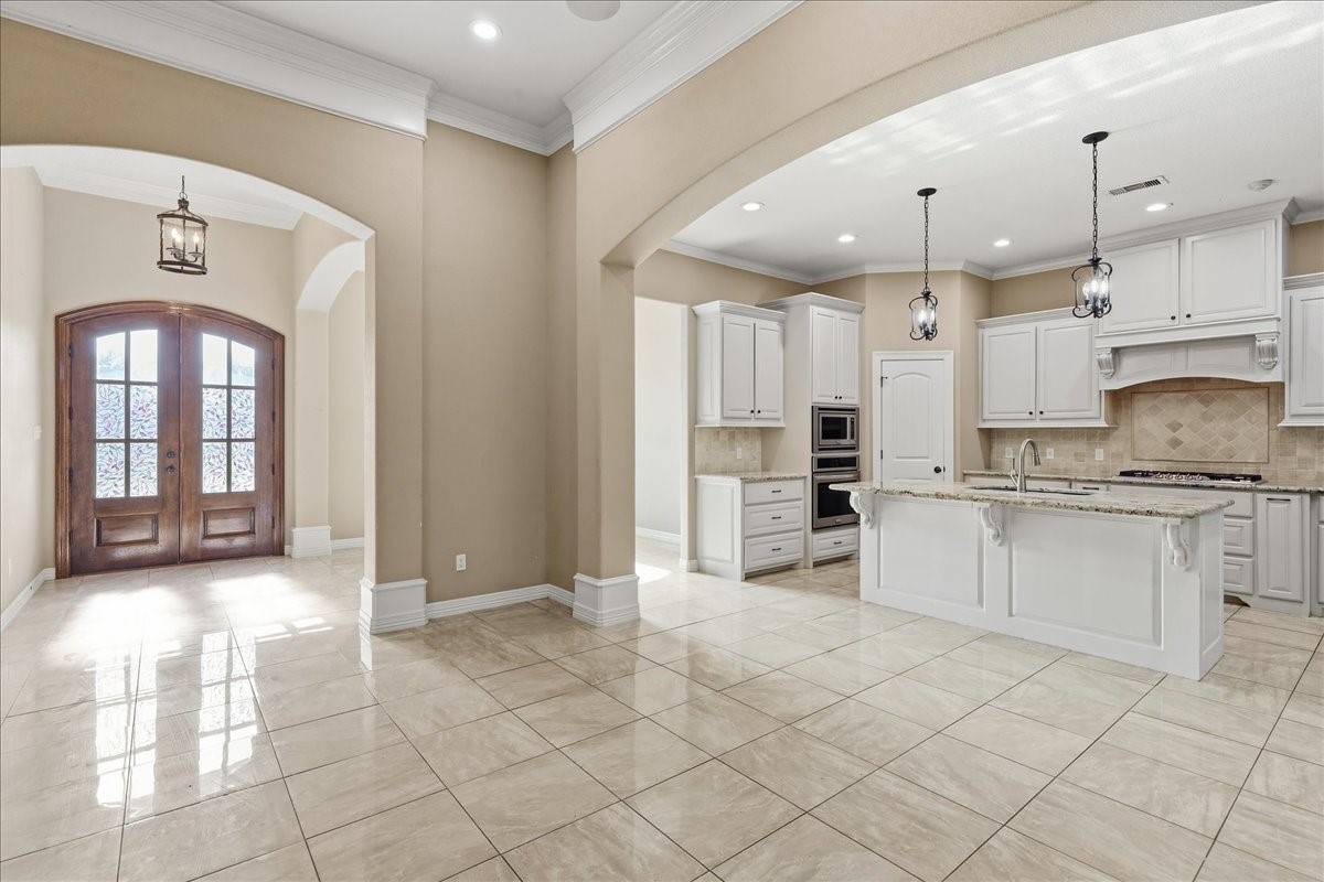 160 Colonial Estates Drive Property Photo 2