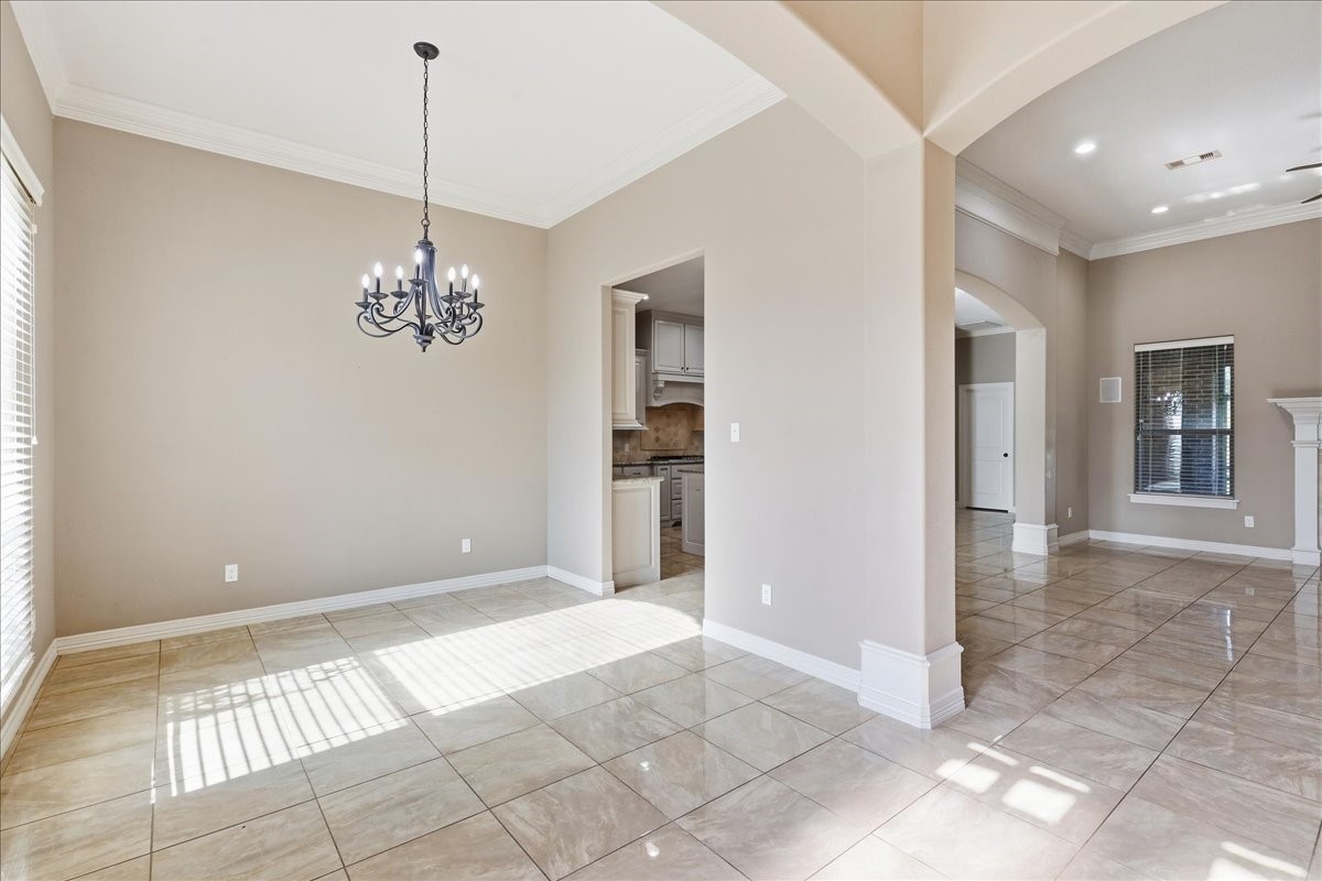 160 Colonial Estates Drive Property Photo 3