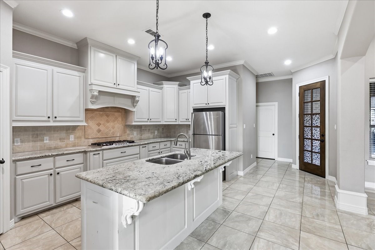 160 Colonial Estates Drive Property Photo 4
