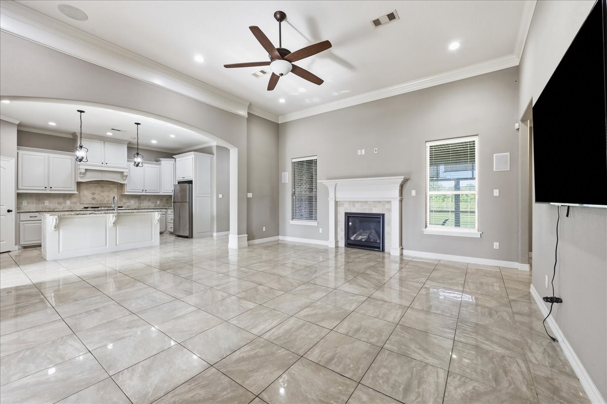 160 Colonial Estates Drive Property Photo 6