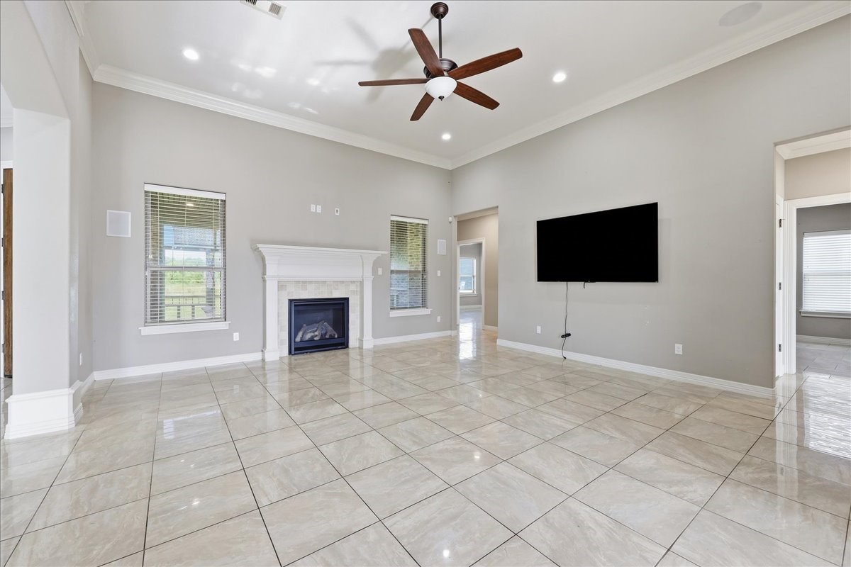 160 Colonial Estates Drive Property Photo 7