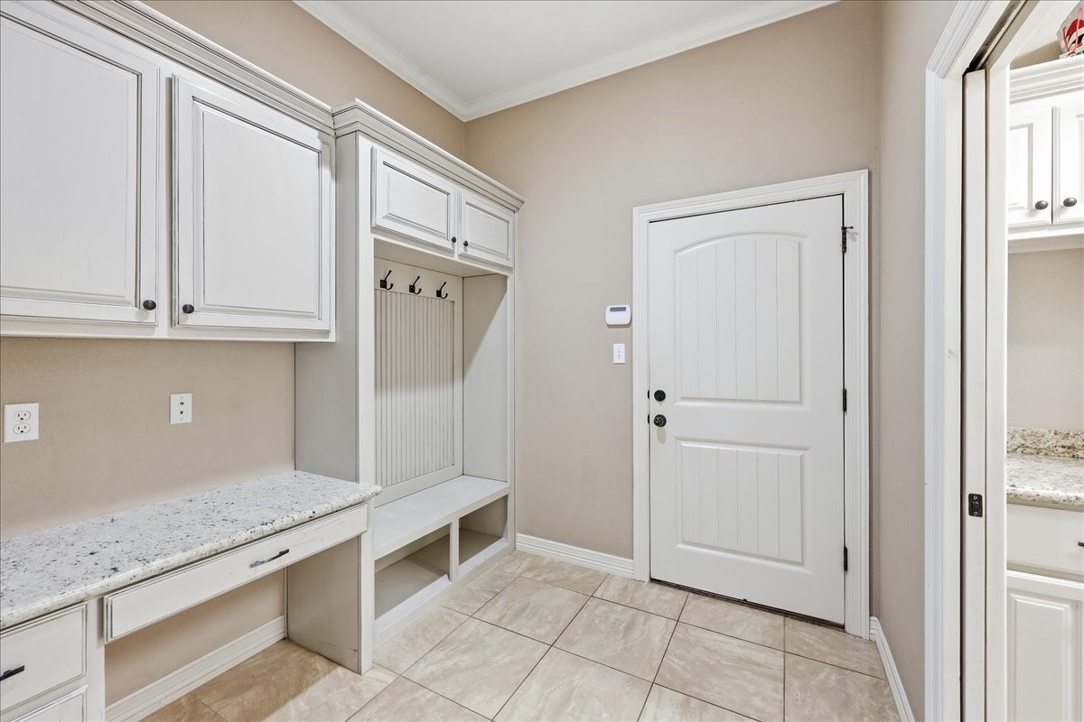 160 Colonial Estates Drive Property Photo 10