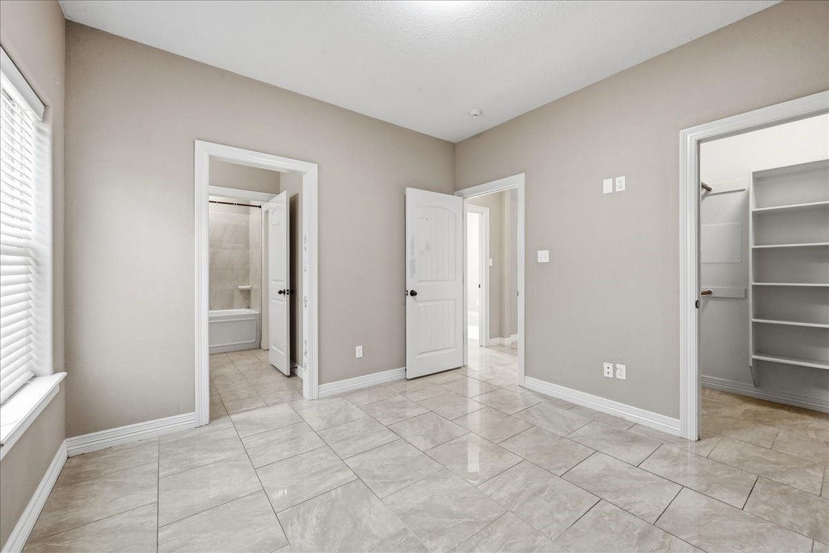 160 Colonial Estates Drive Property Photo 11
